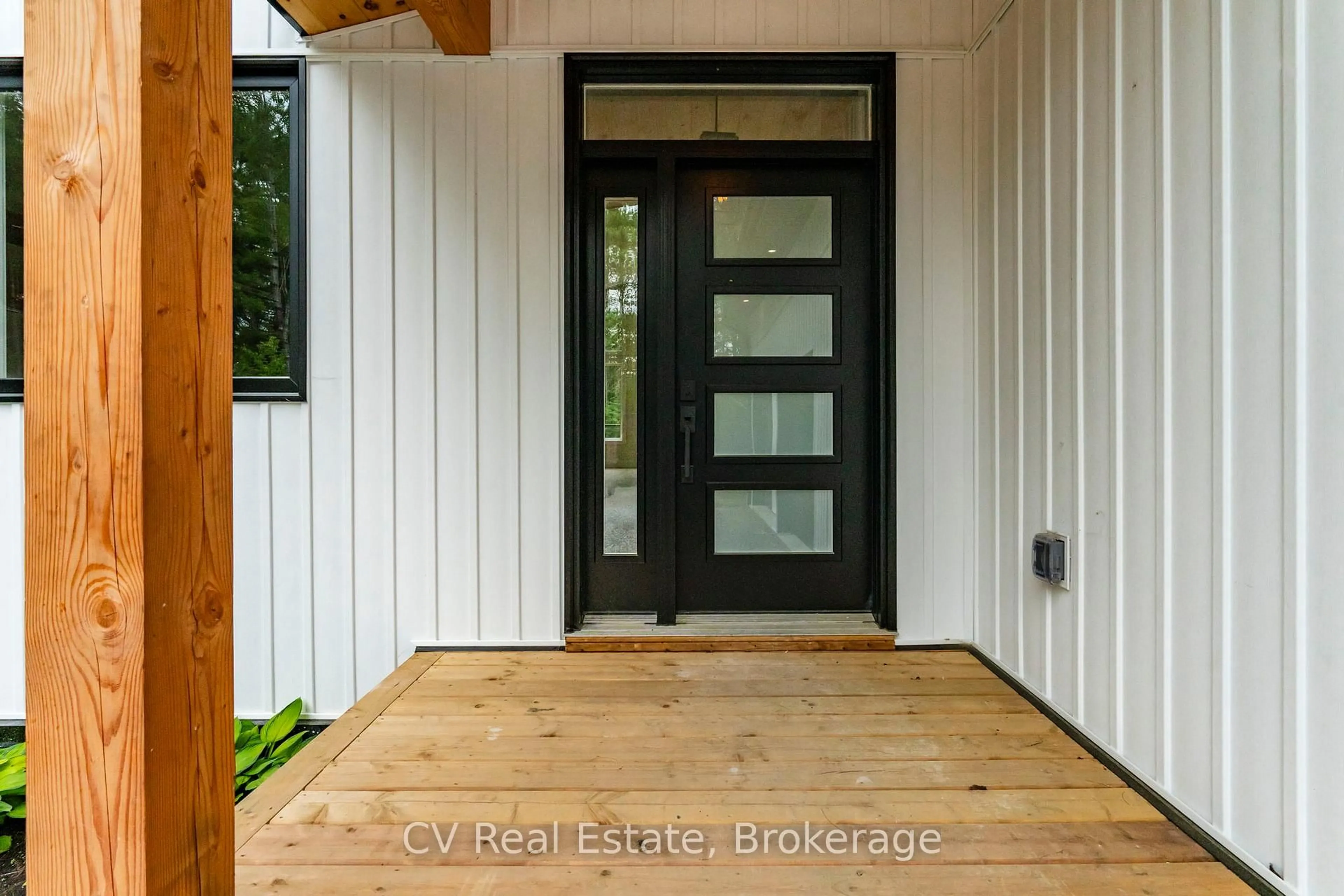 Indoor entryway for 546 Balsam Chutes Rd, Huntsville Ontario P0B 1L0