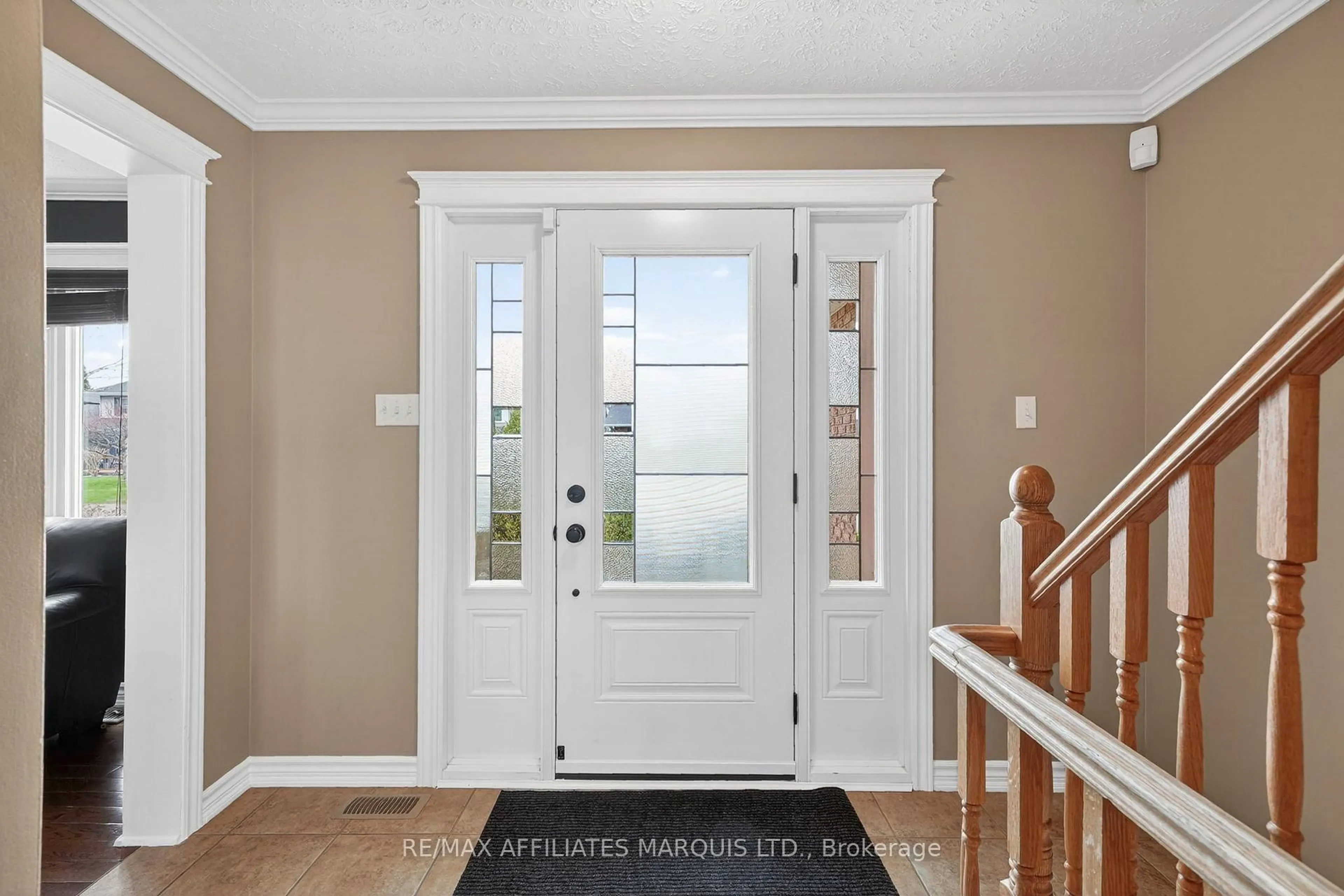 Indoor entryway for 1337 Patricia Pl, Cornwall Ontario K6H 6X9