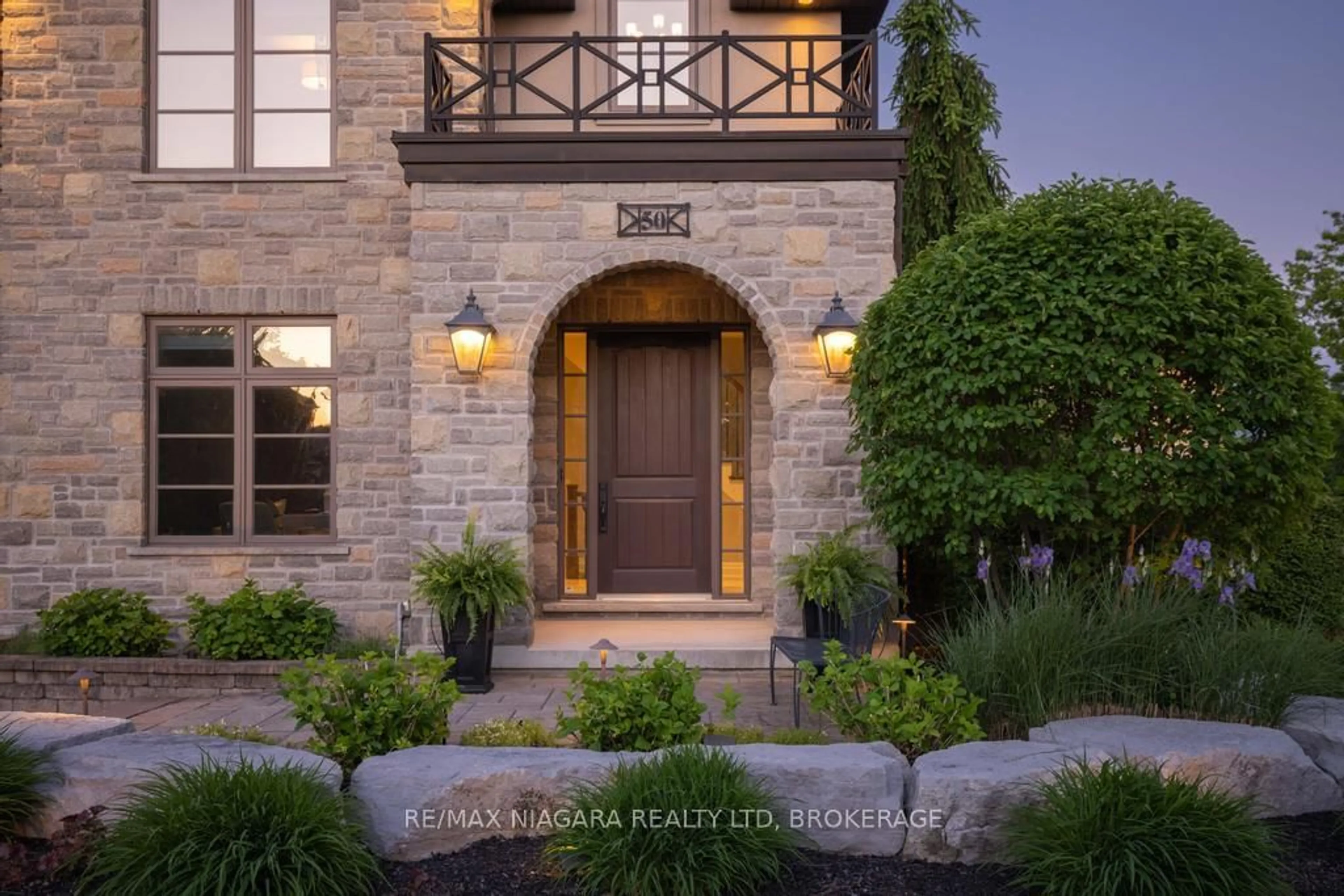 Indoor entryway for 50 Sandalwood Cres, Niagara-on-the-Lake Ontario L0S 1P0