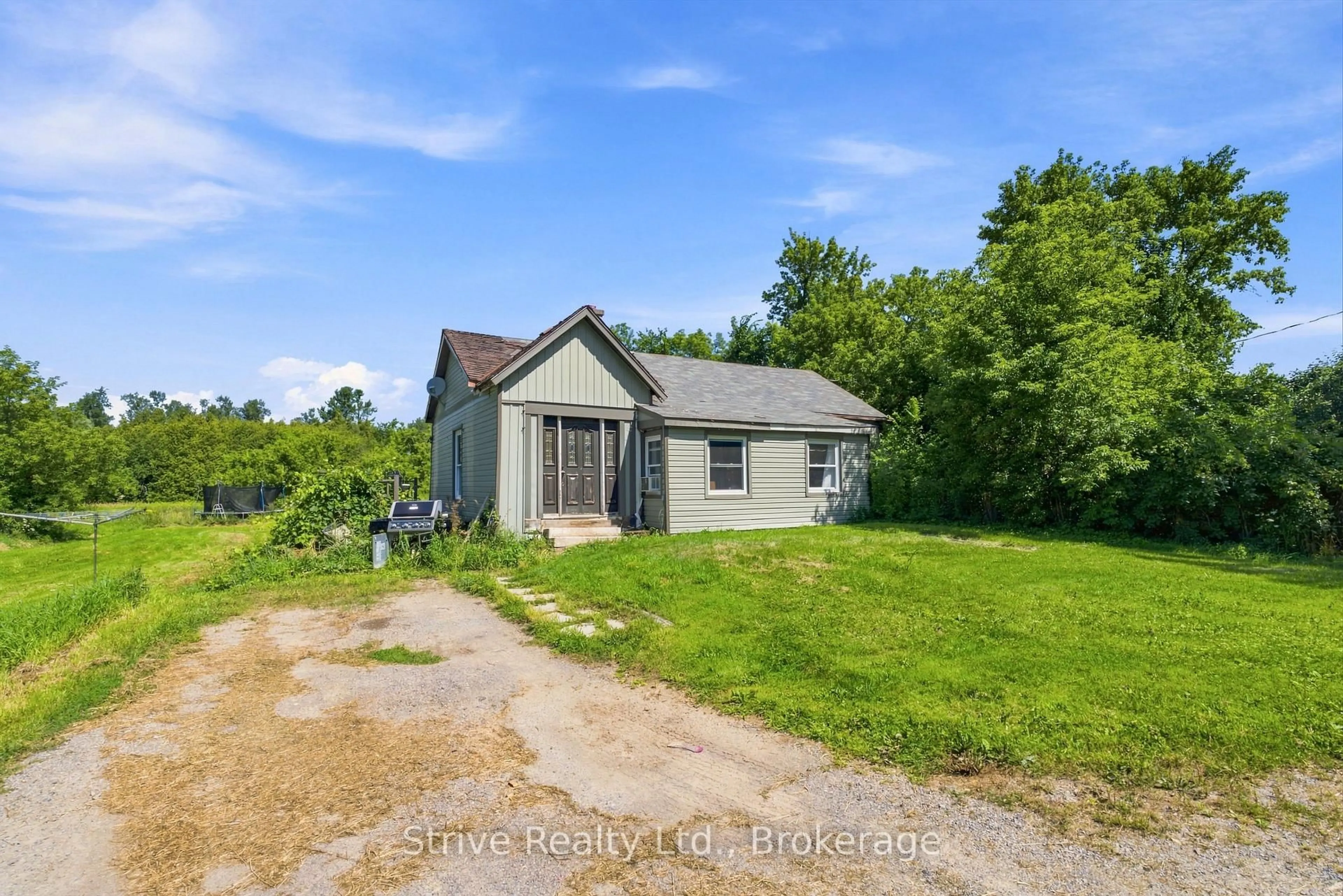 A pic from outside/outdoor area/front of a property/back of a property/a pic from drone, building for 916 King George St, Cavan Monaghan Ontario L0A 1C0