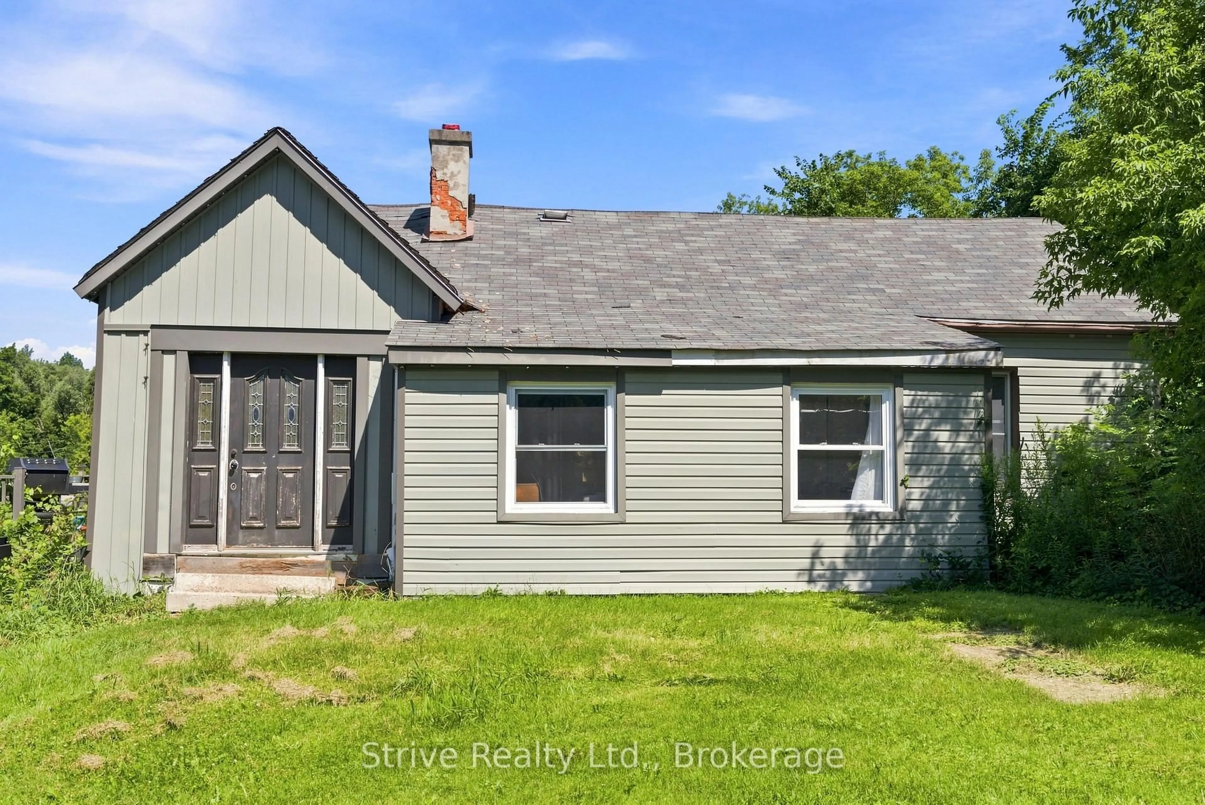 A pic from outside/outdoor area/front of a property/back of a property/a pic from drone, street for 916 King George St, Cavan Monaghan Ontario L0A 1C0