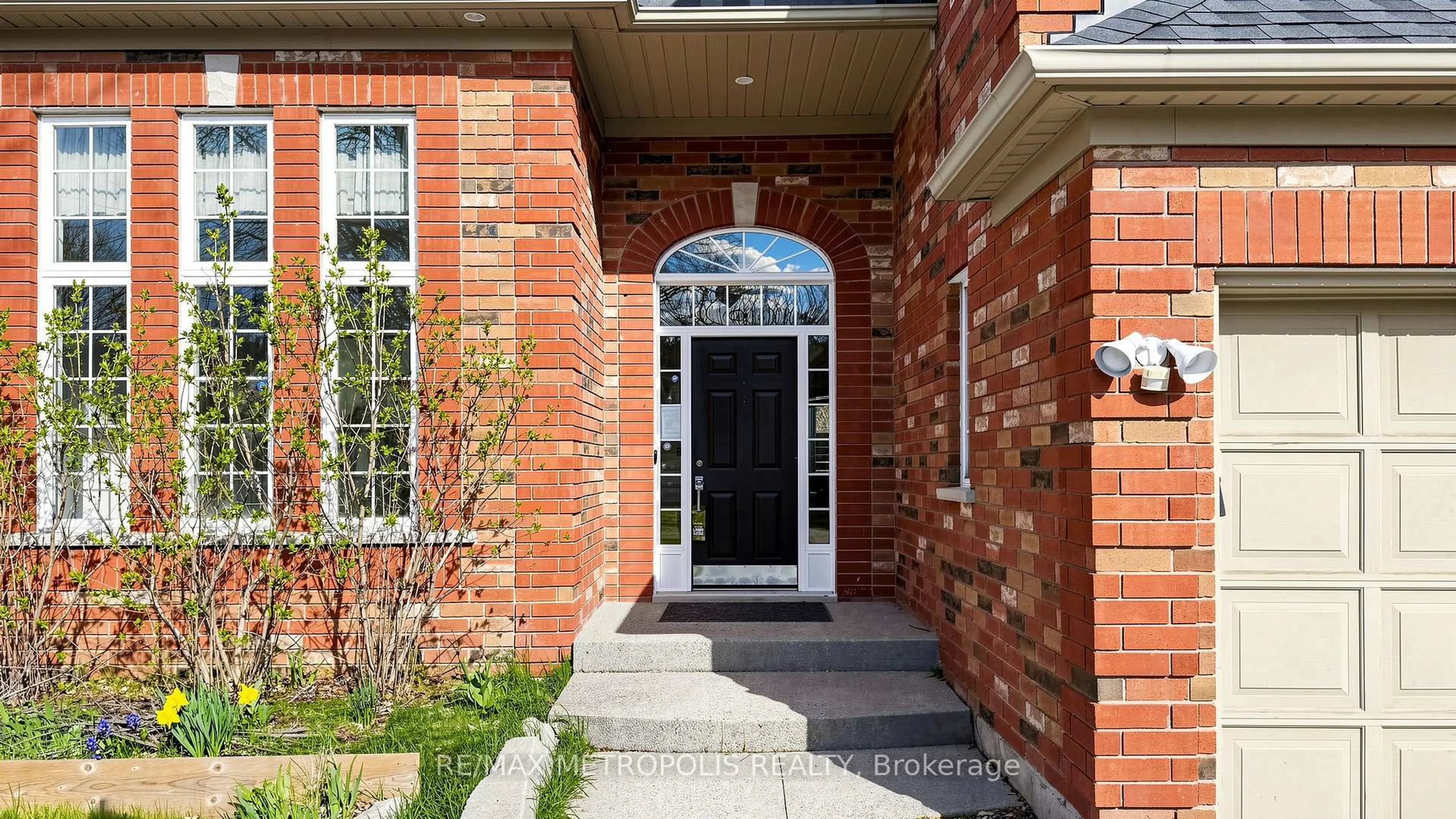 Home with brick exterior material, street for 183 Valmont Crt, Hamilton Ontario L9G 5A1