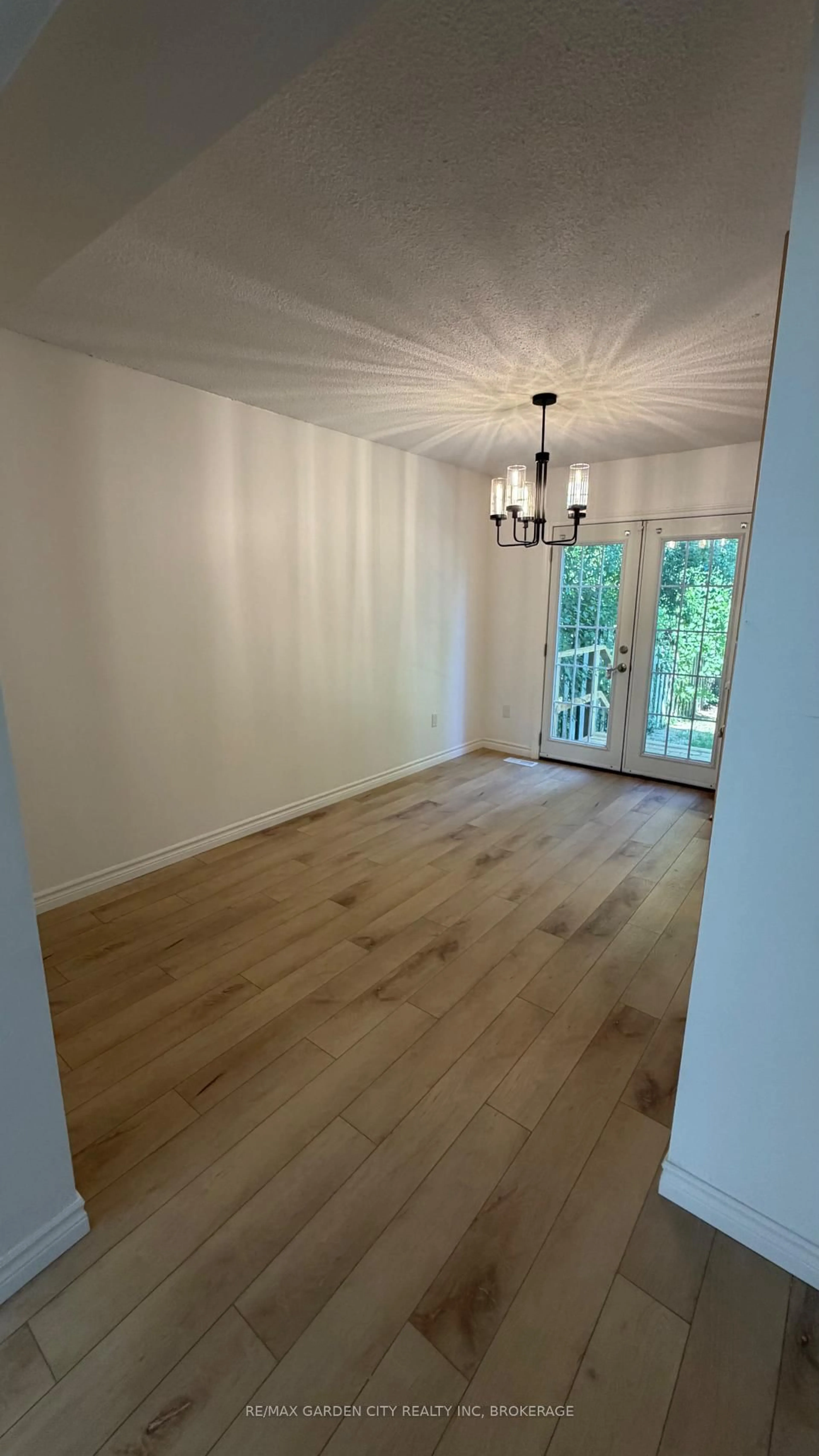 A pic of a room for 102 Tupper Dr, Thorold Ontario L2V 4C8