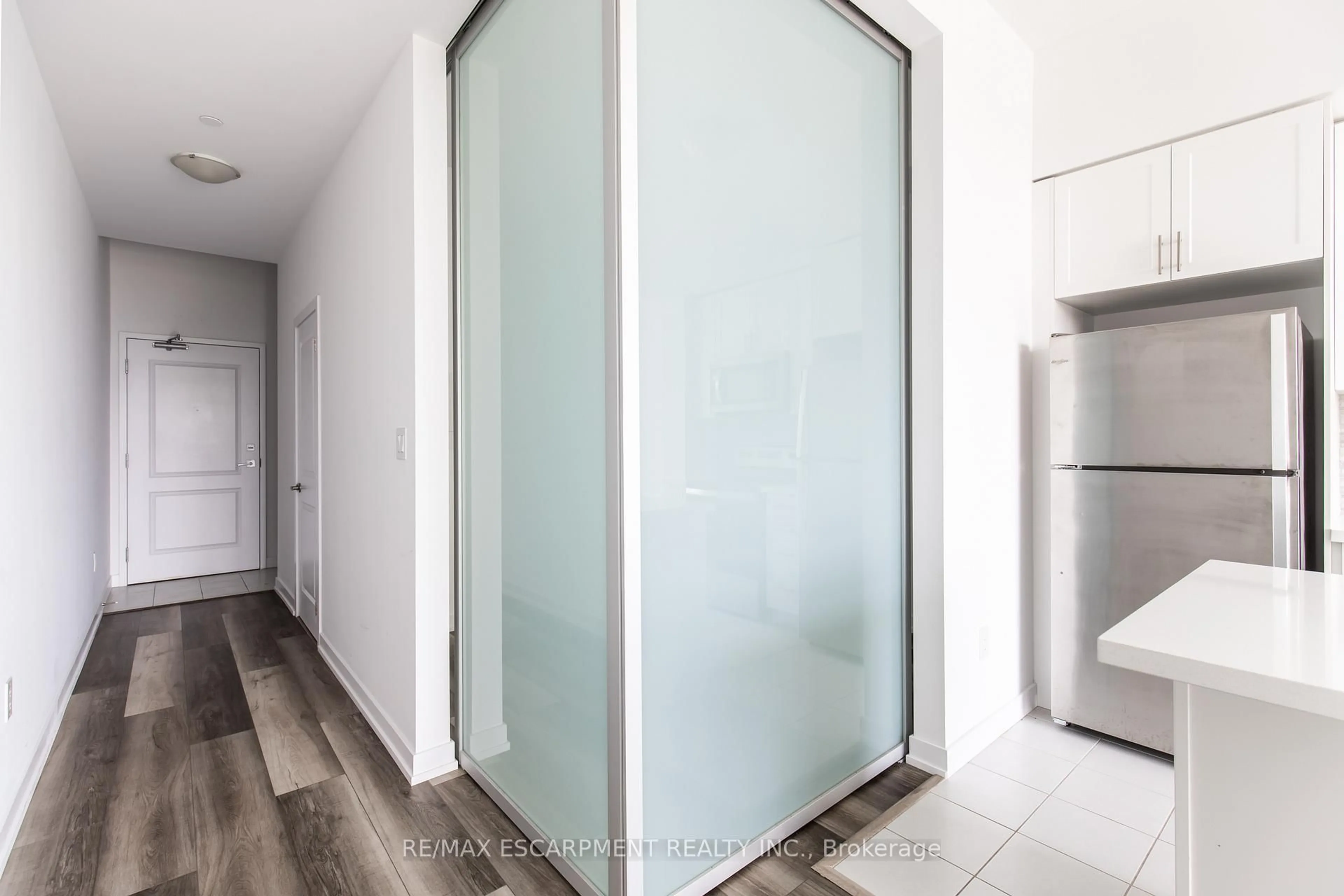 Indoor entryway for 450 Dundas St #416, Hamilton Ontario L8B 1Z2