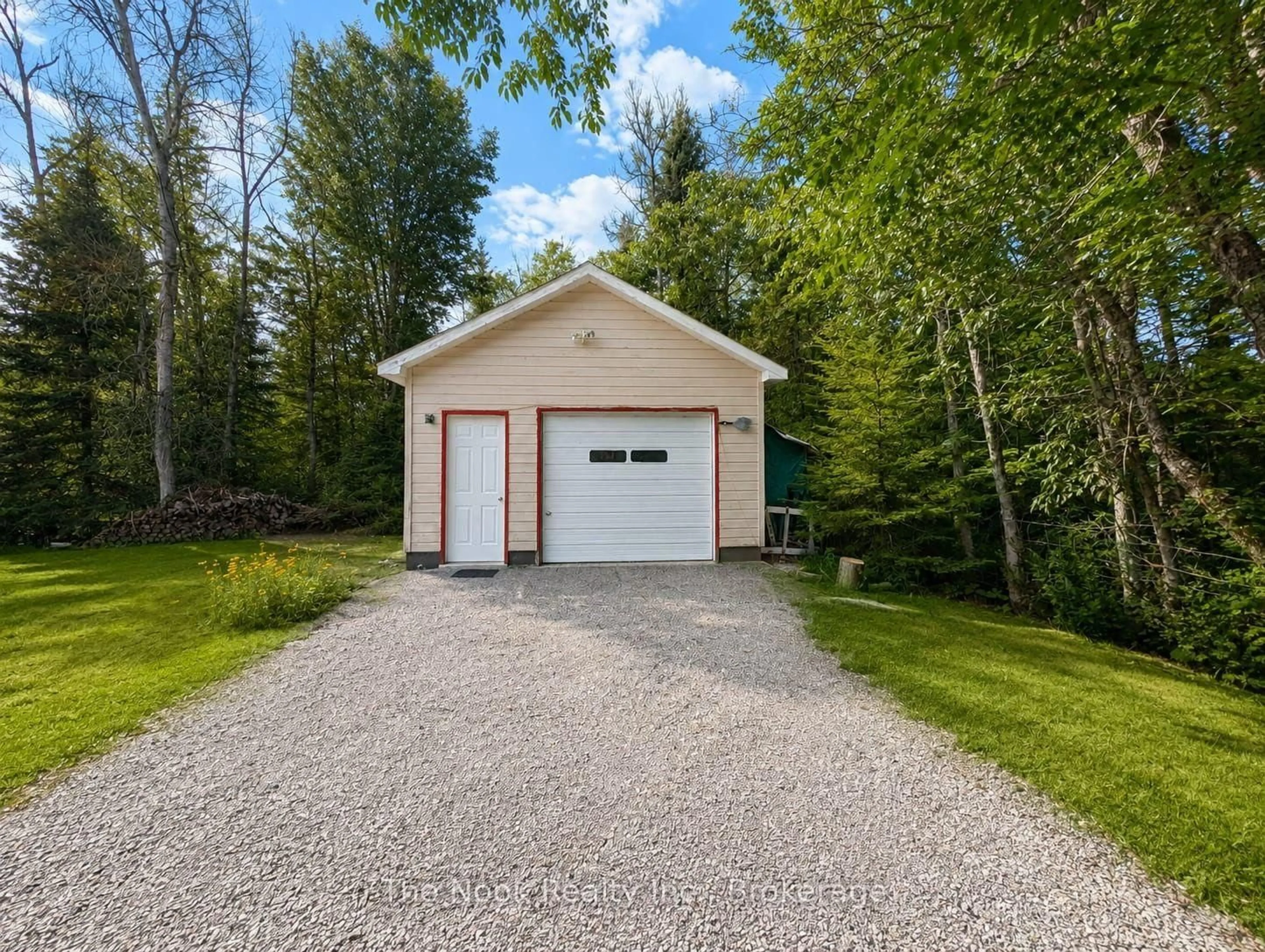 Indoor garage for 1014 Irondale Rd, Minden Hills Ontario K0M 1X0