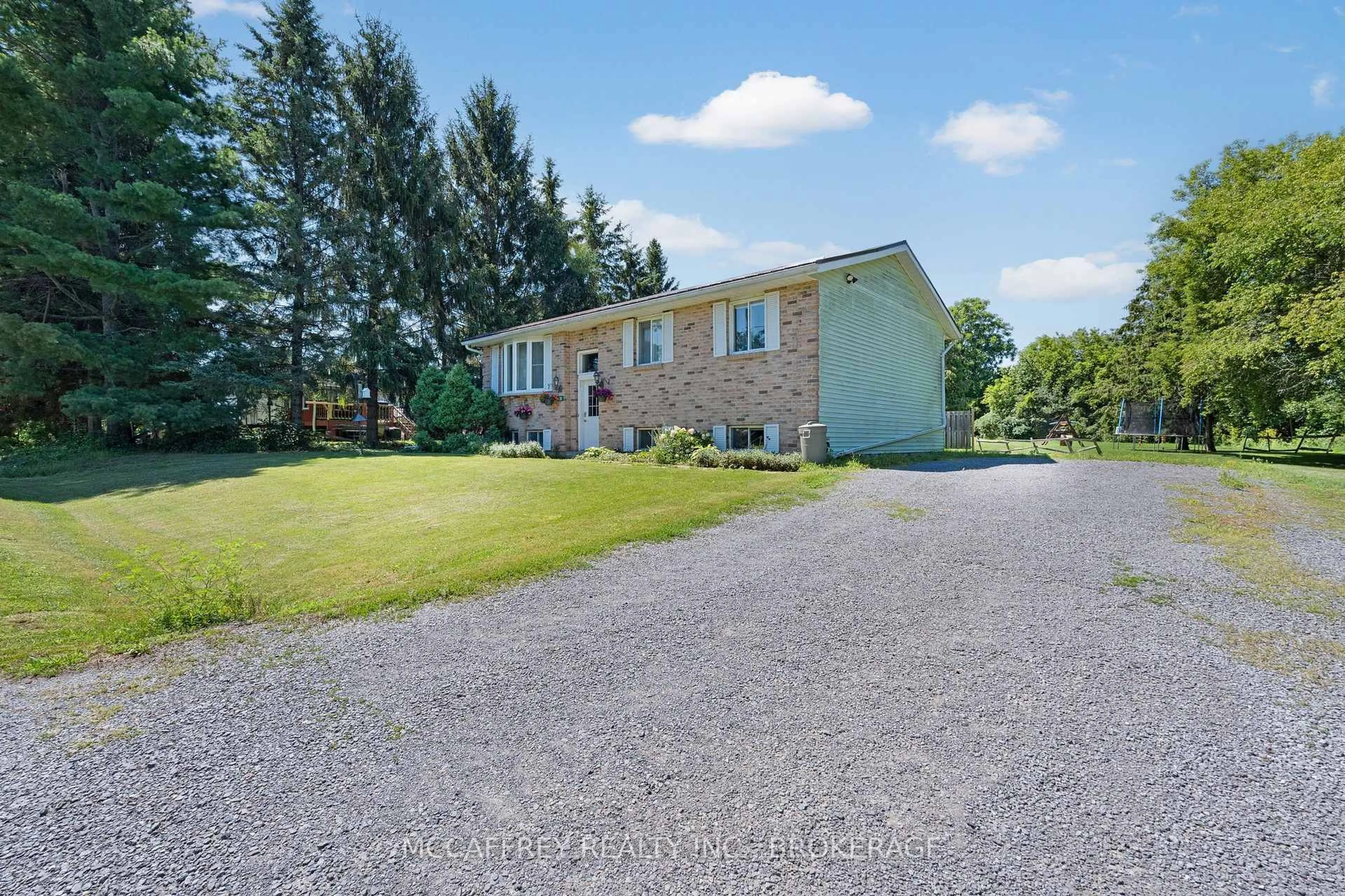 A pic from outside/outdoor area/front of a property/back of a property/a pic from drone, unknown for 38 William St, Newburgh Ontario K0K 2S0