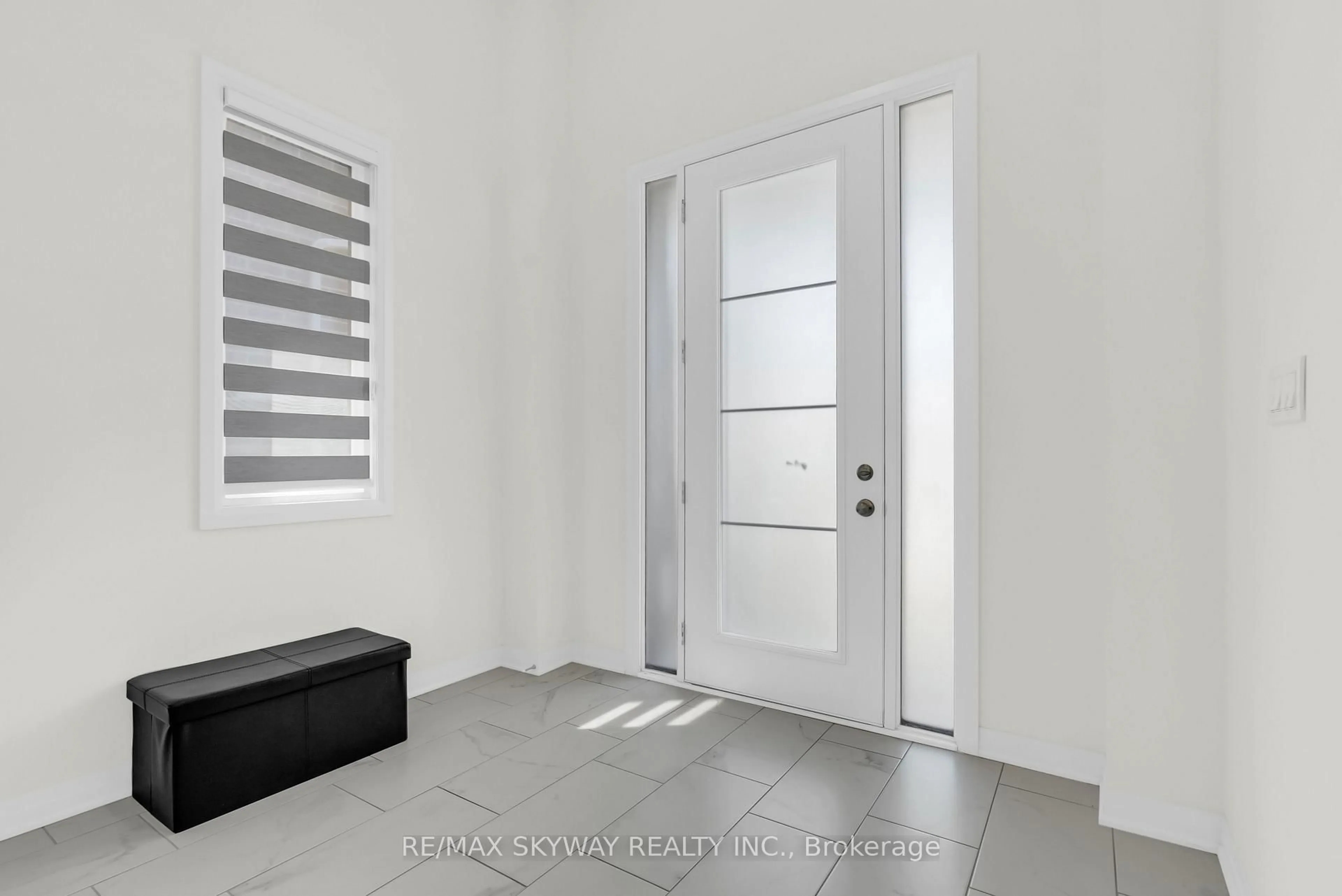 Indoor entryway for 16 Tyler Ave, Erin Ontario N0B 1T0
