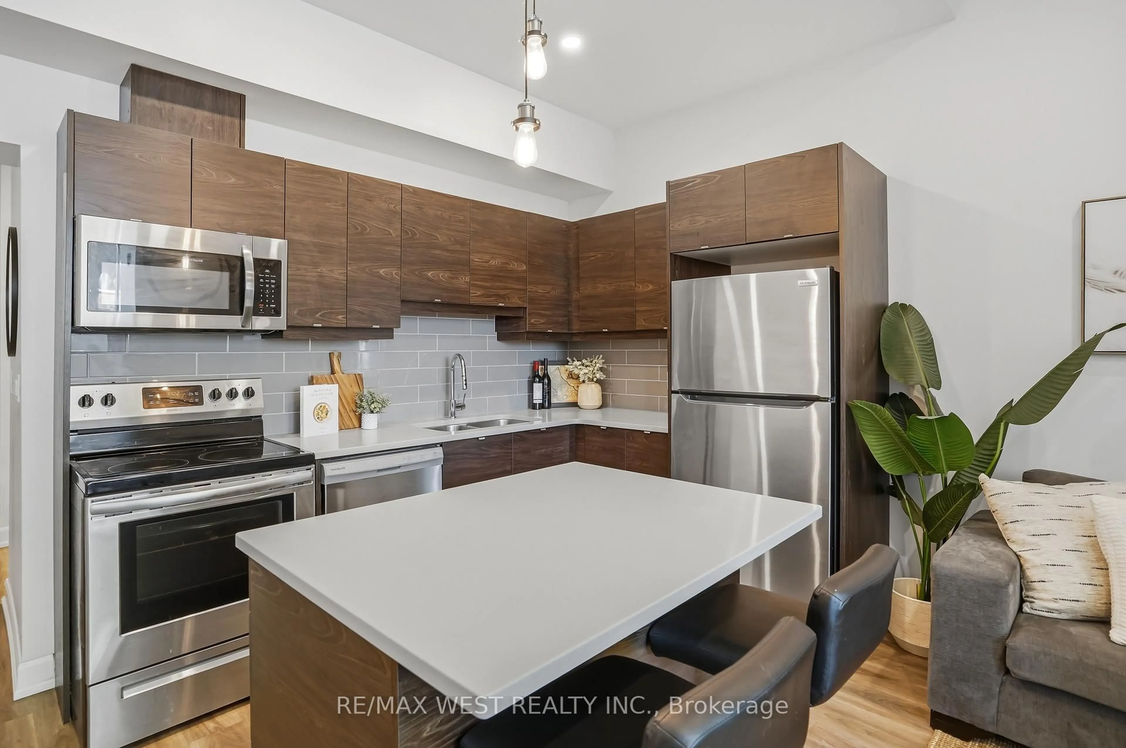 Open concept kitchen, unknown for 405 Merritt St #2, St. Catharines Ontario L2P 1P5