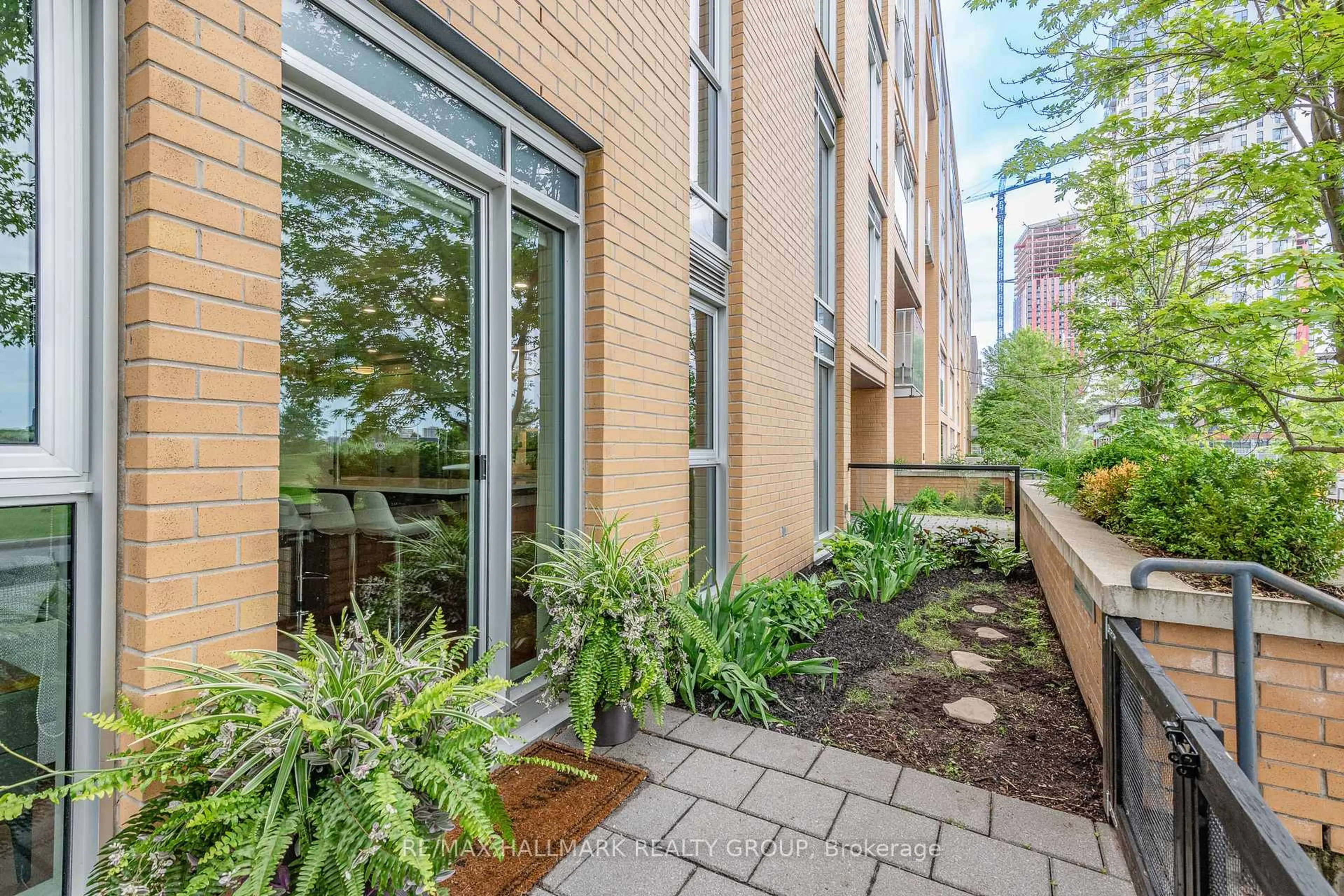 Patio, street for 200 Lett St #110, Ottawa Ontario K1R 0A7