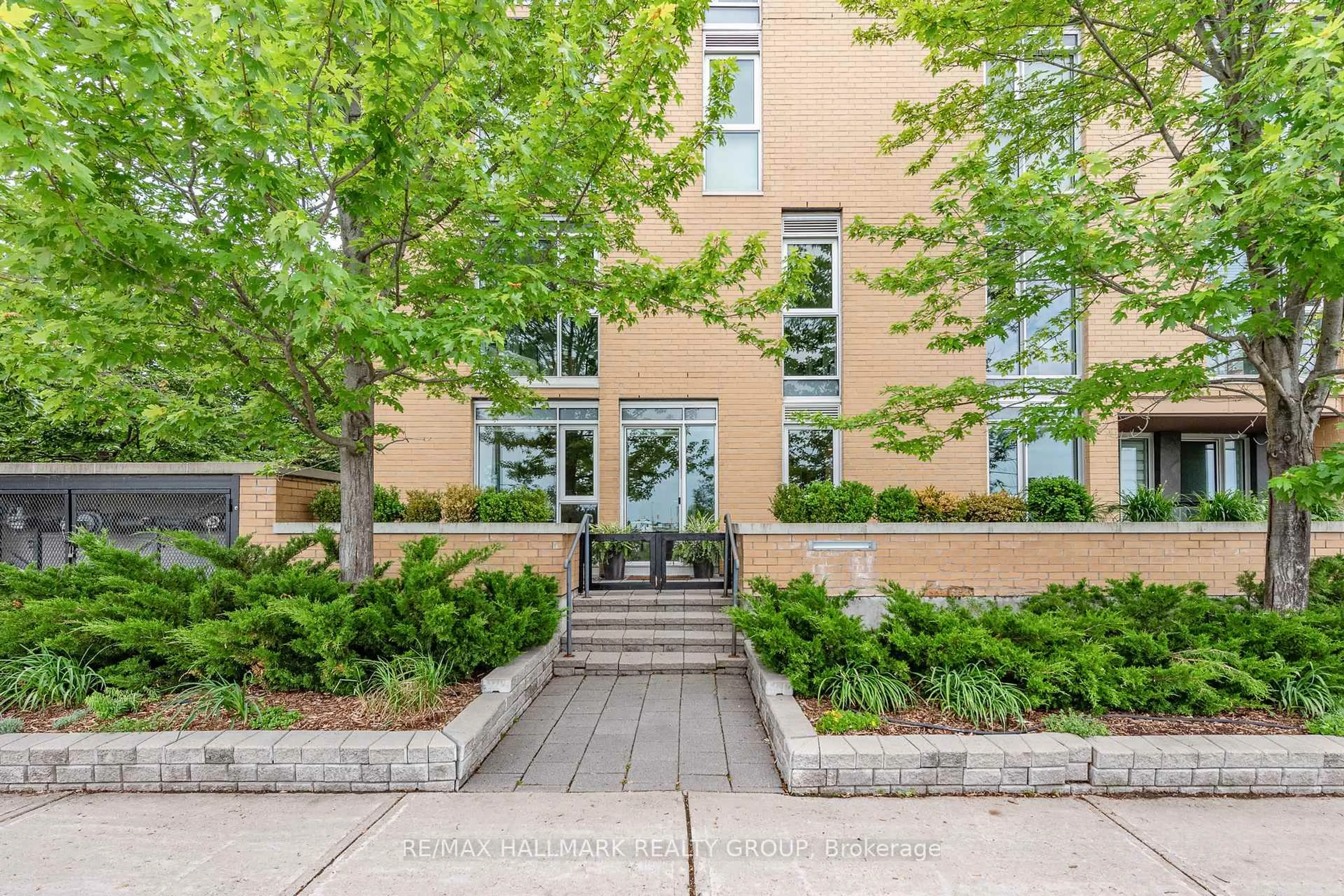 Unknown for 200 Lett St #110, Ottawa Ontario K1R 0A7