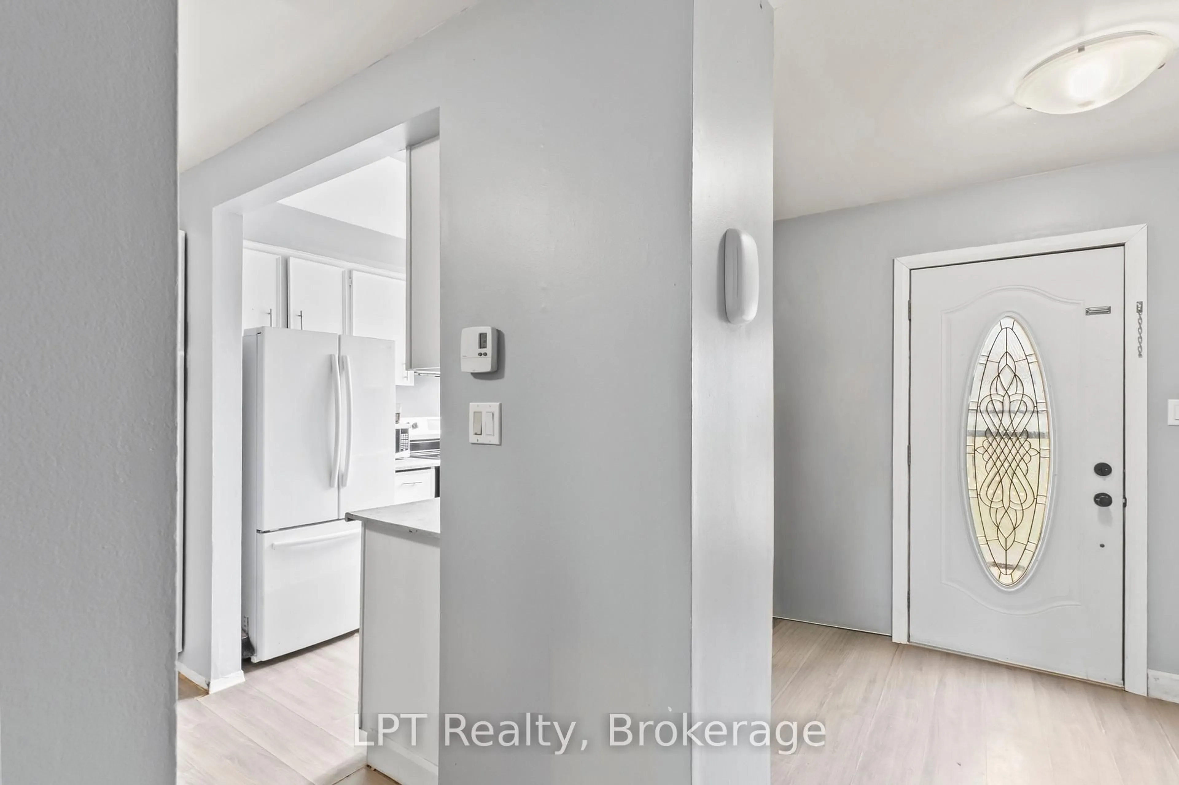 Indoor entryway for 4 Tiffany Pl #4, Quinte West Ontario K8V 6A3
