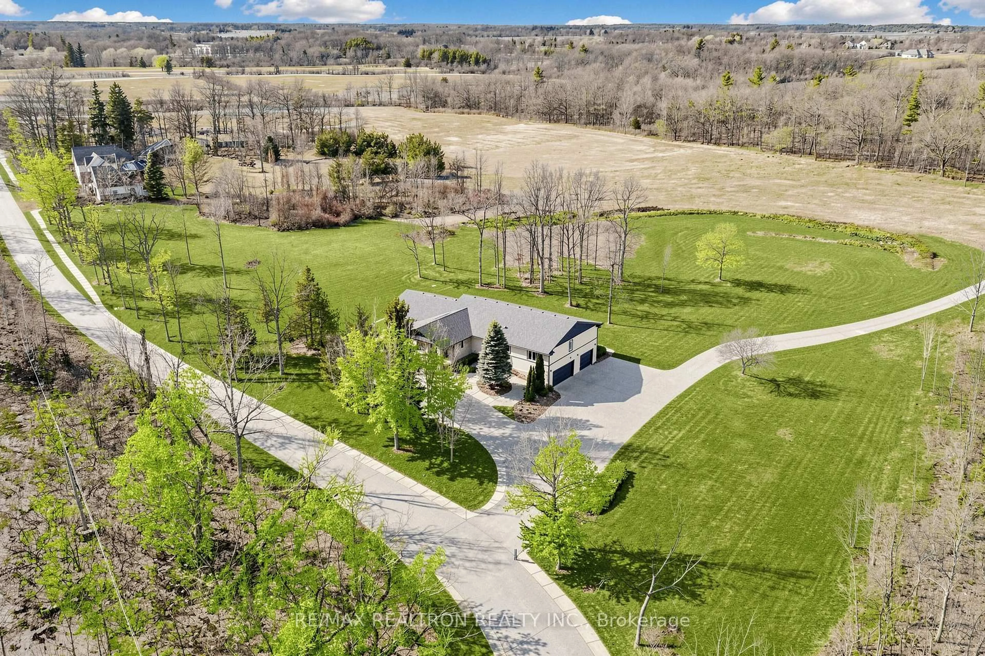 A pic from outside/outdoor area/front of a property/back of a property/a pic from drone, water/lake/river/ocean view for 709 Roland Rd, Pelham Ontario L0S 1C0