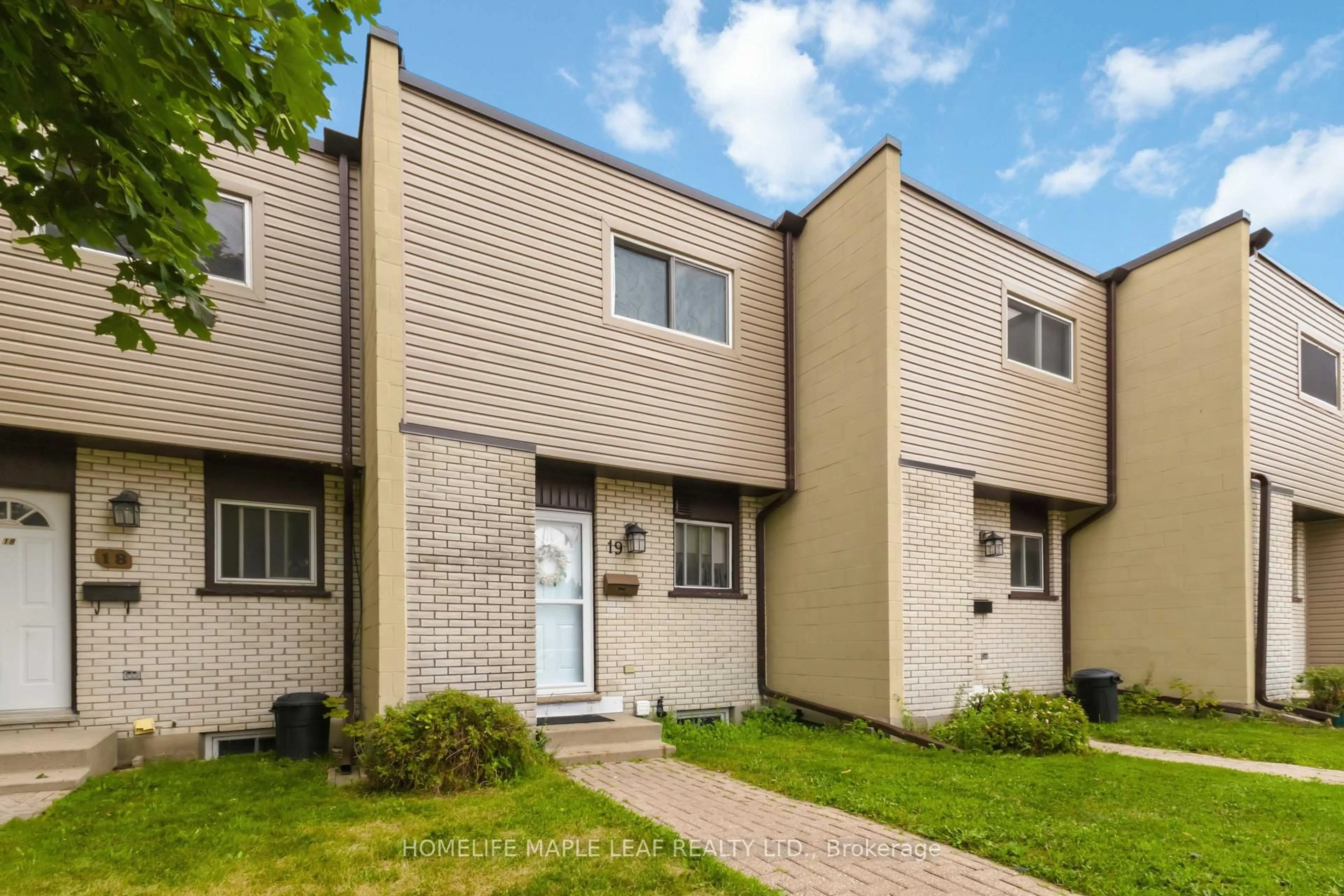 Home with vinyl exterior material, street for 178 Grulke St #19, Kitchener Ontario N2A 1T1