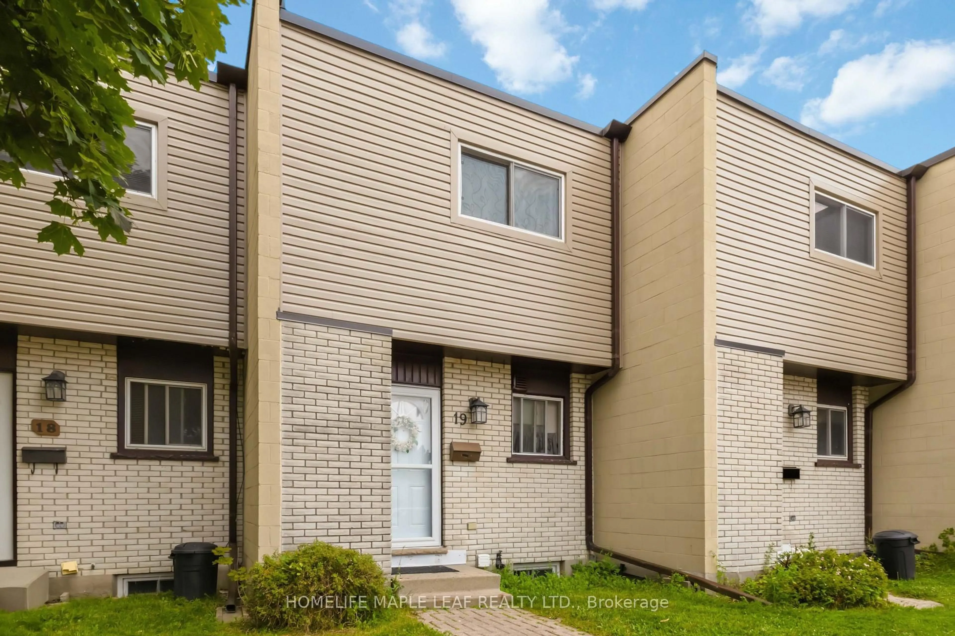 Home with vinyl exterior material, street for 178 Grulke St #19, Kitchener Ontario N2A 1T1