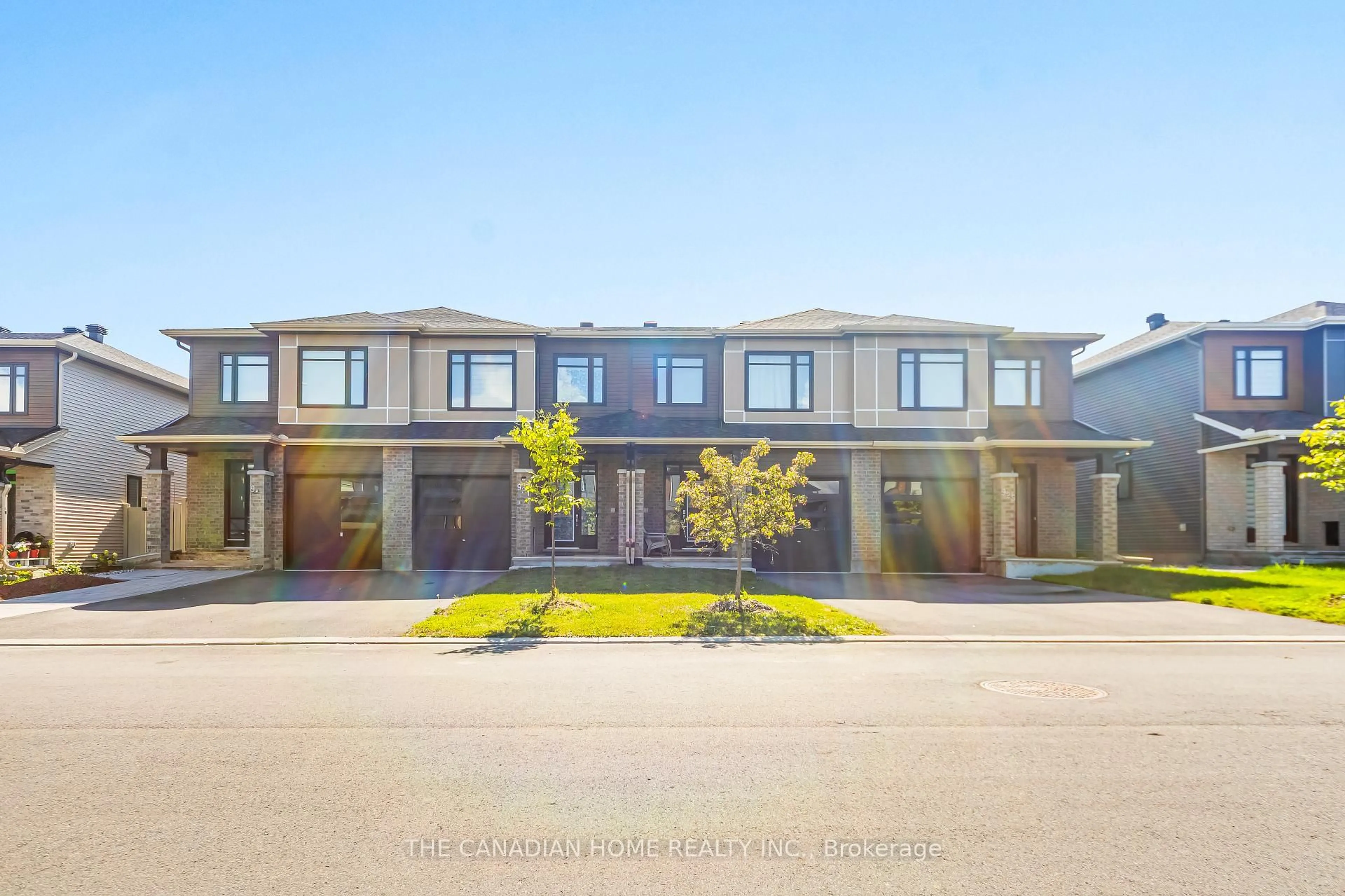 Unknown for 921 Clarkia St, Ottawa Ontario K1T 0Y2