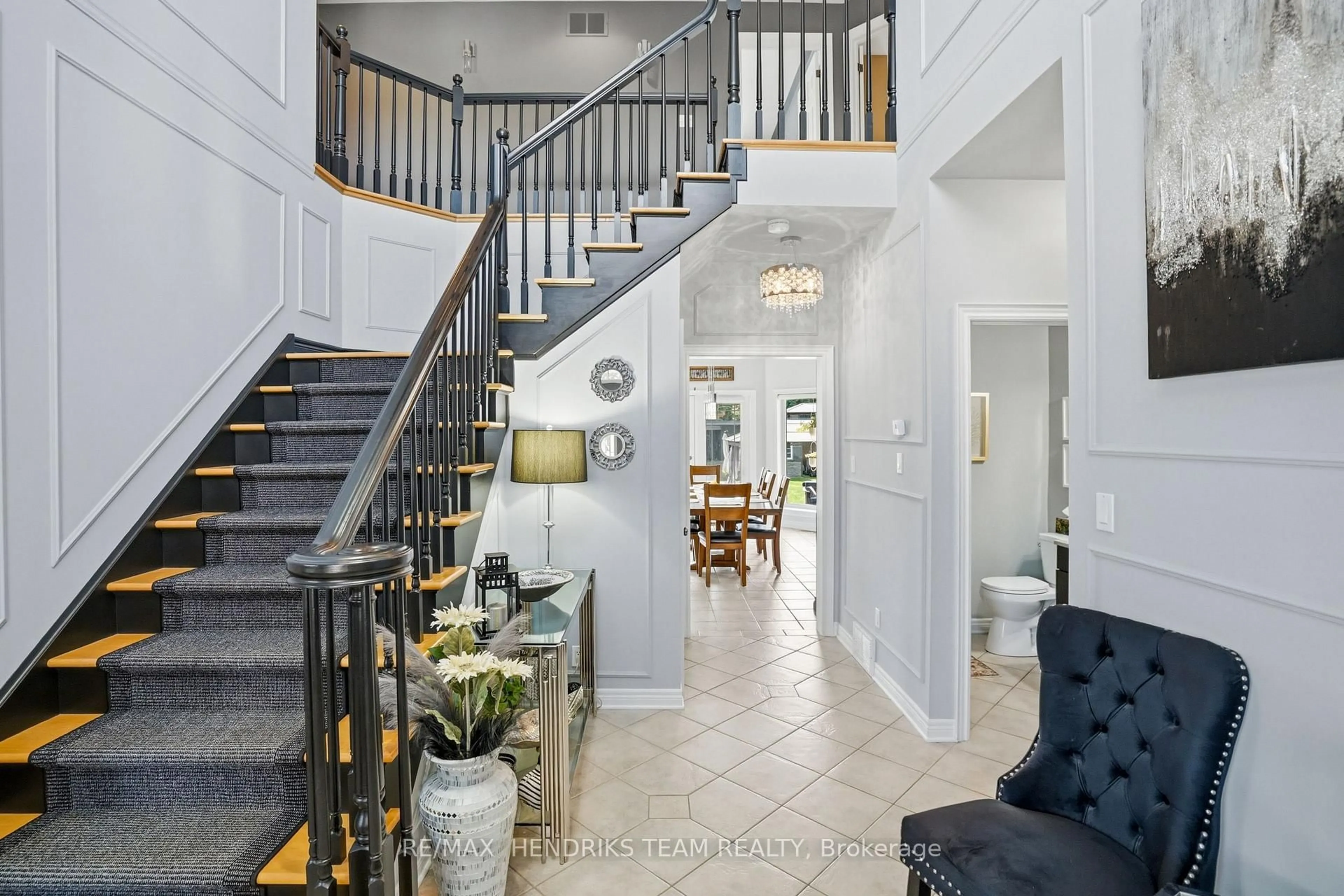 Indoor entryway for 169 Michael Dr, Welland Ontario L3C 7B8
