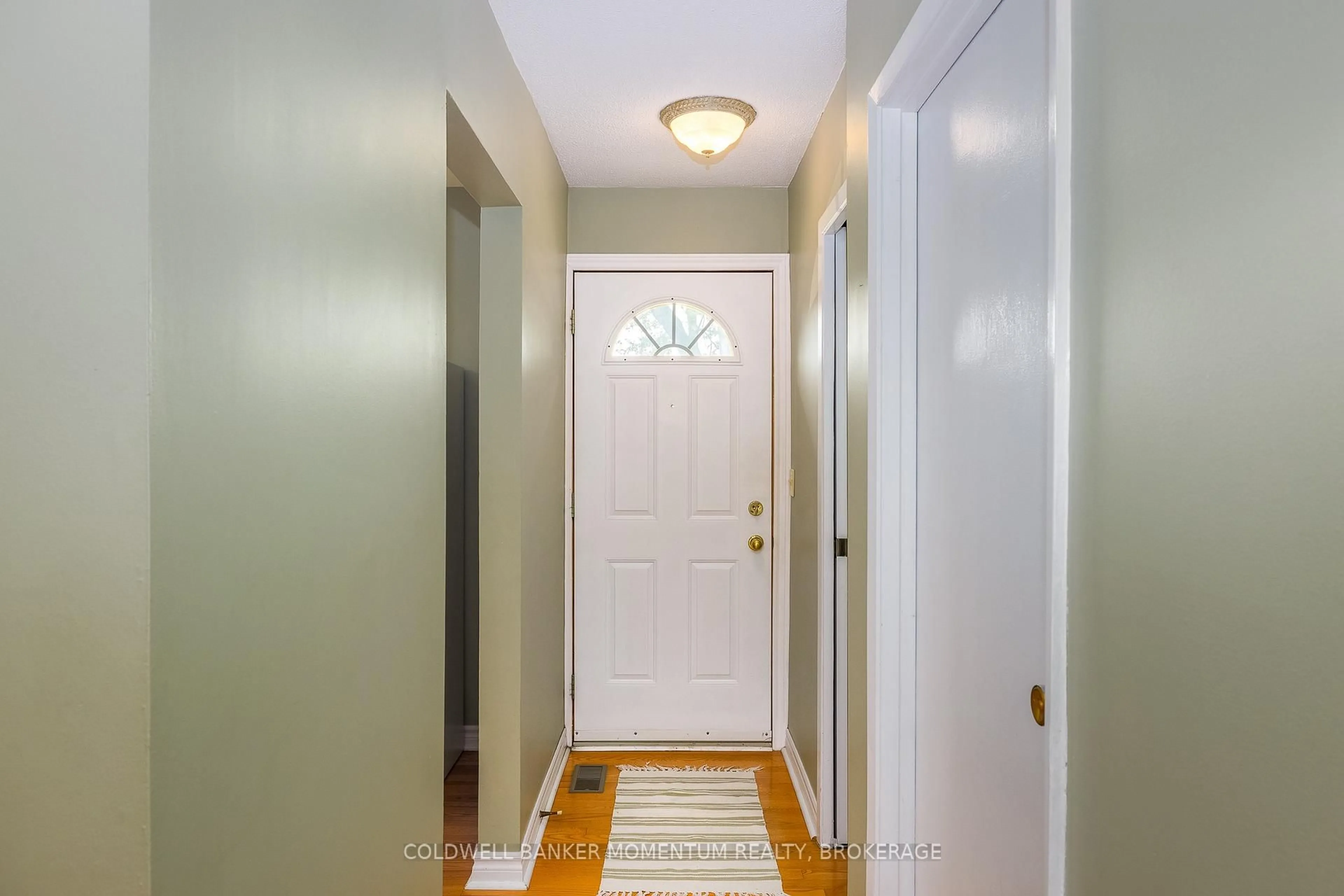 Indoor entryway for 302 Vine St #12, St. Catharines Ontario L2M 7M6