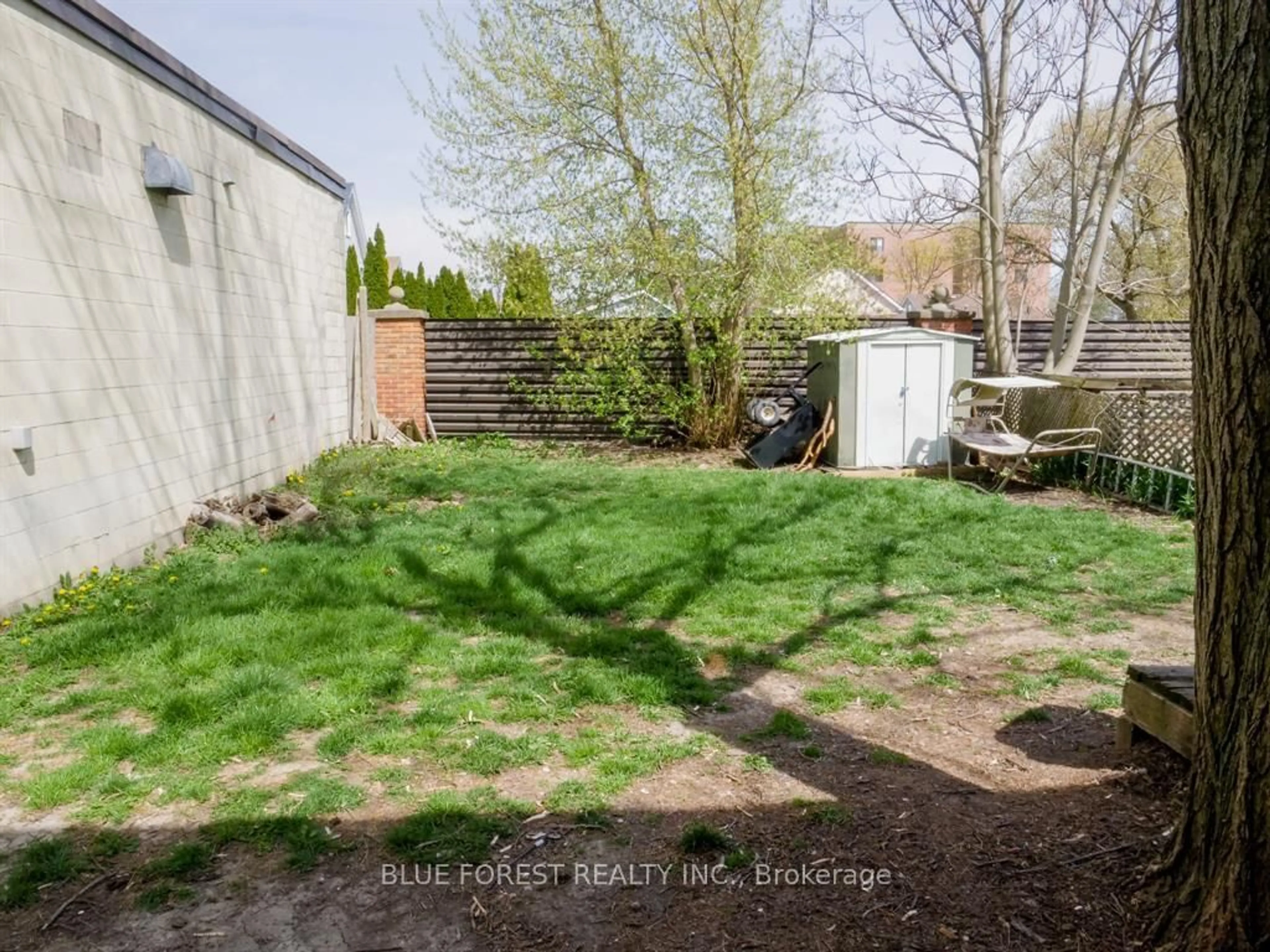 A pic from outside/outdoor area/front of a property/back of a property/a pic from drone, street for 41 Adelaide St, Chatham-Kent Ontario N7M 4R1