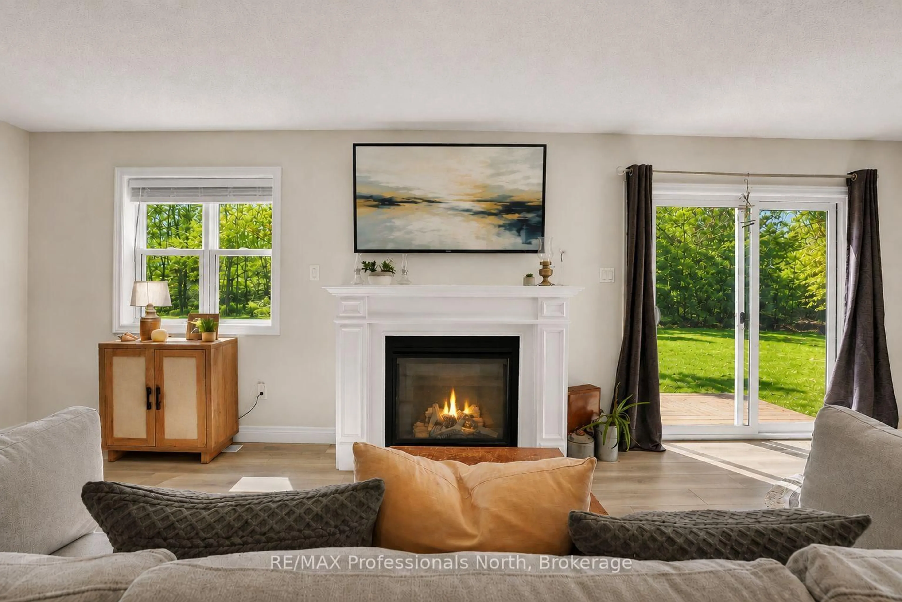 Living room with furniture, unknown for 33 Whitehorn Park Rd, Bracebridge Ontario P1L 1W9