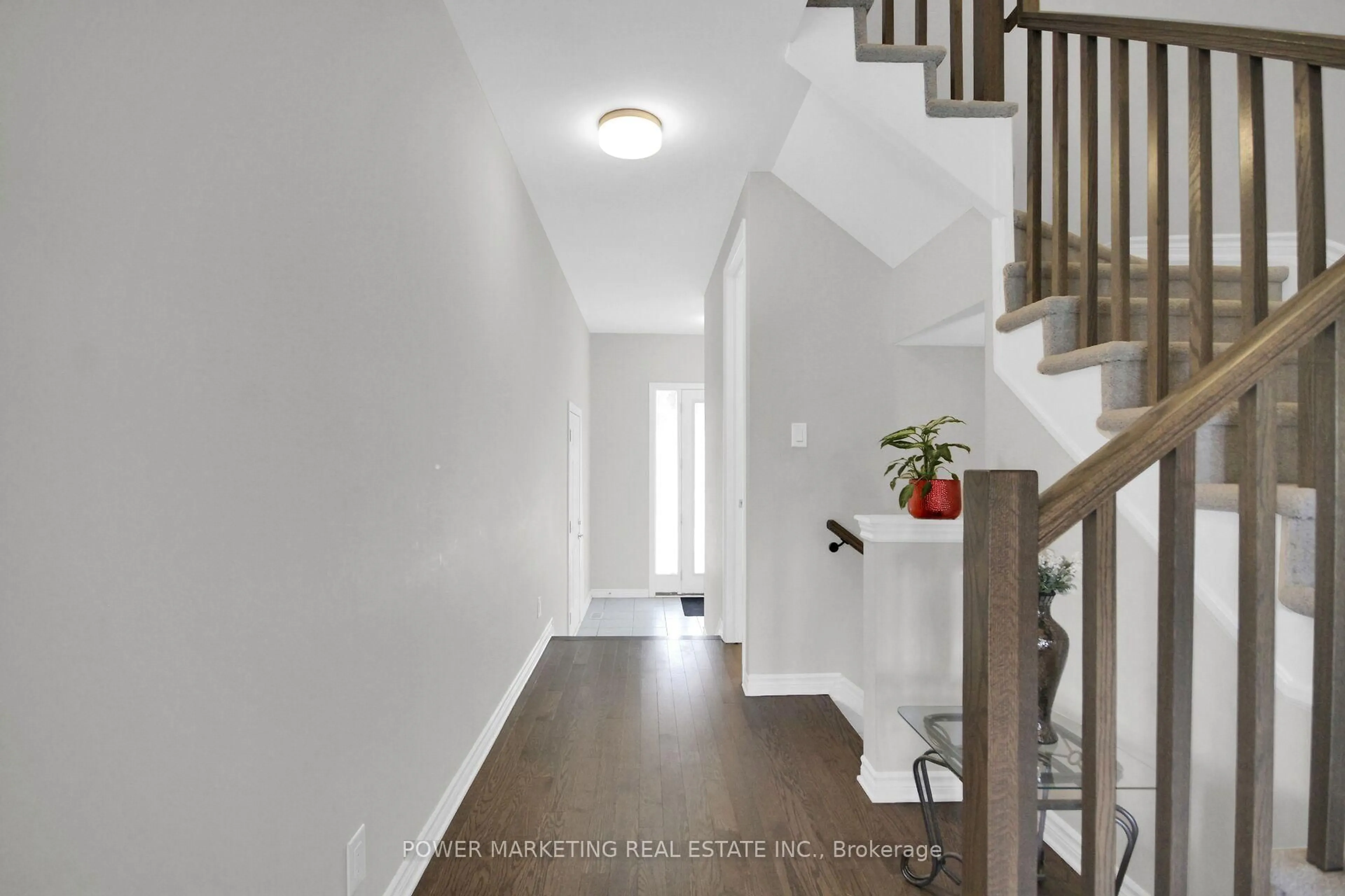 Indoor entryway for 805 CERULEAN Way, Ottawa Ontario K1W 0S7