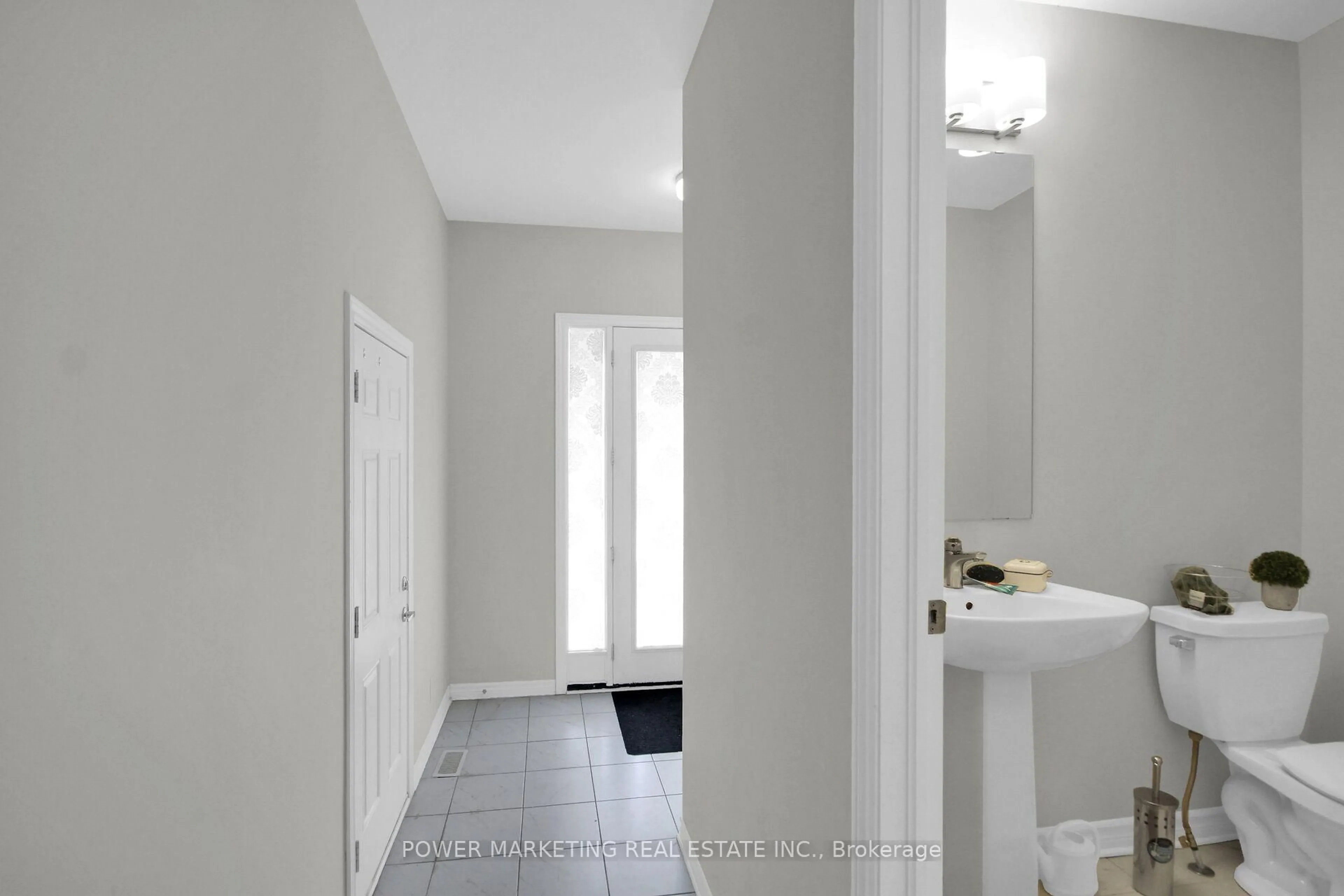 Indoor entryway for 805 CERULEAN Way, Ottawa Ontario K1W 0S7