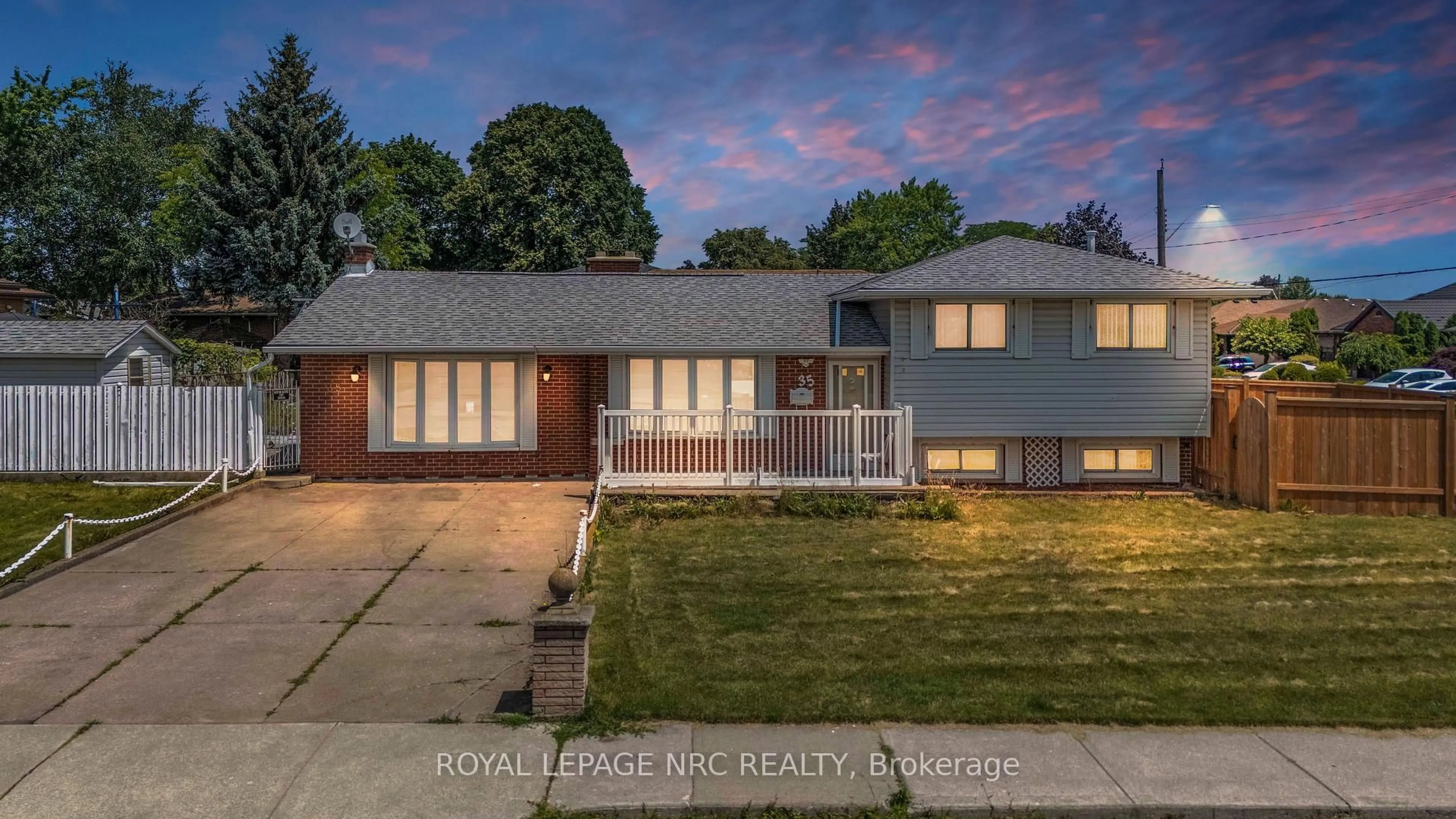 A pic from outside/outdoor area/front of a property/back of a property/a pic from drone, water/lake/river/ocean view for 35 Eugene St, Hamilton Ontario L8H 2R1