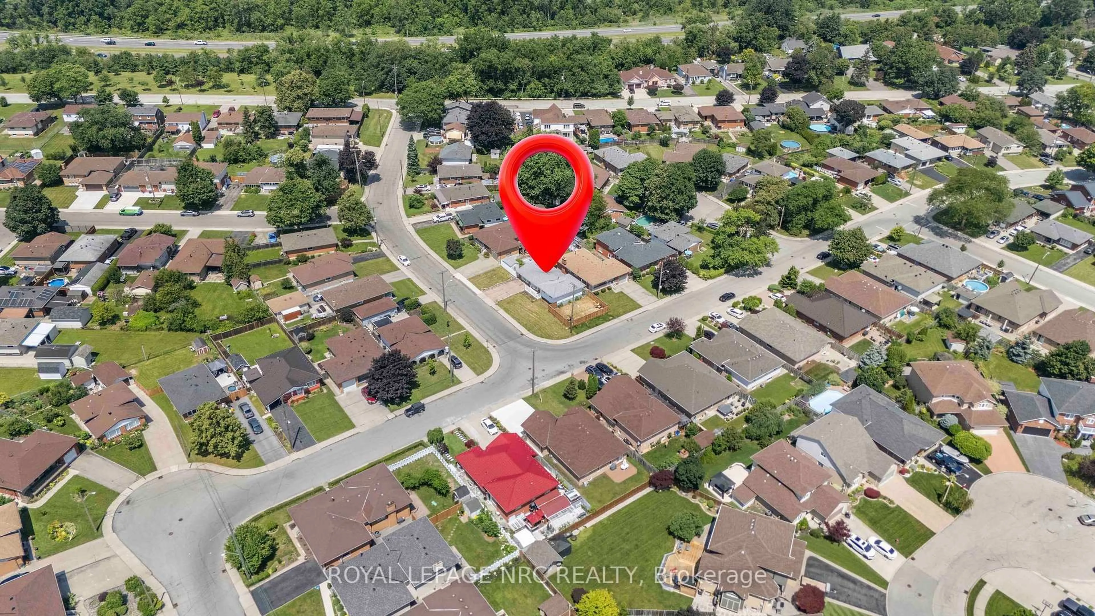 A pic from outside/outdoor area/front of a property/back of a property/a pic from drone, street for 35 Eugene St, Hamilton Ontario L8H 2R1