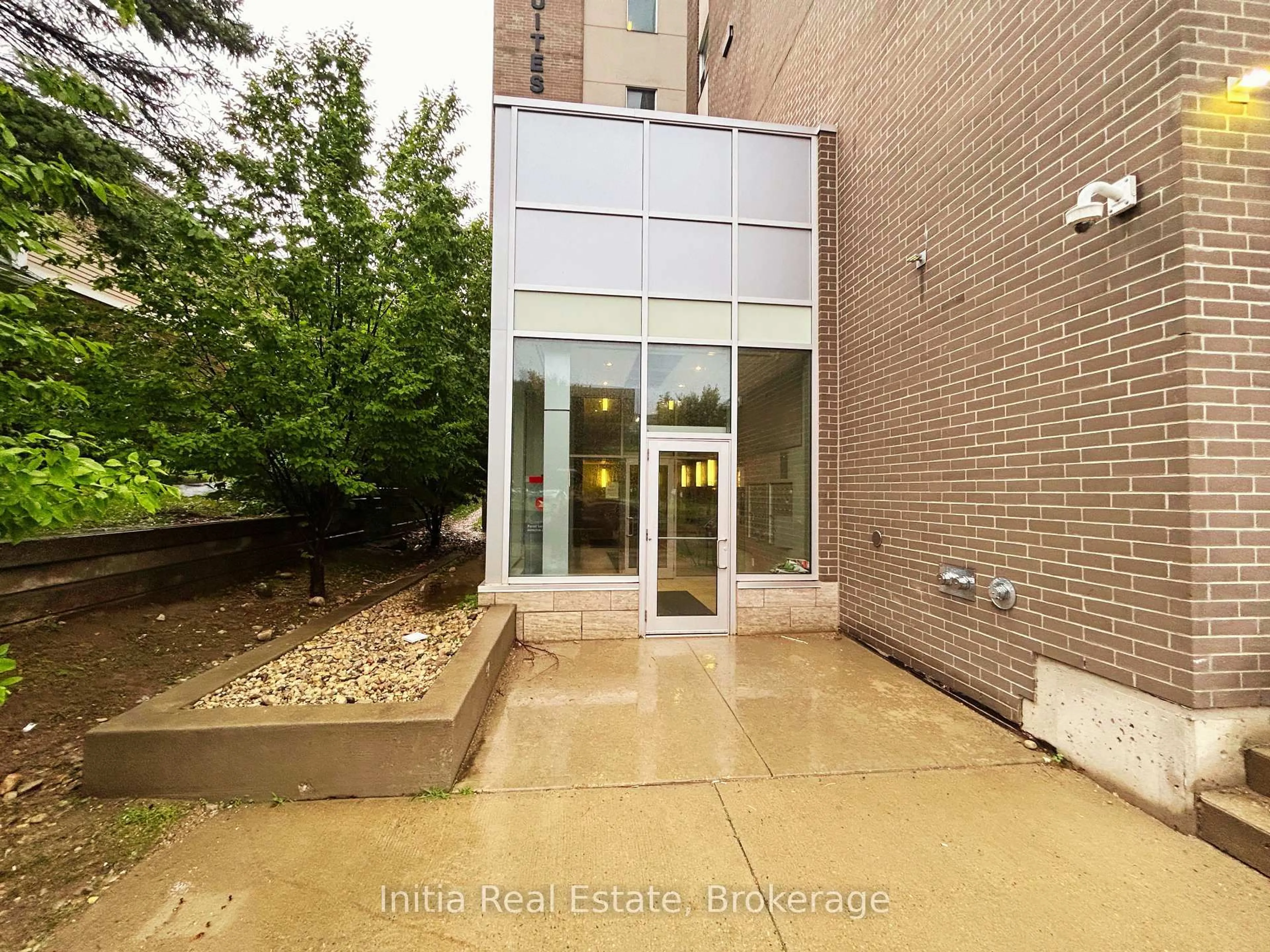 Indoor foyer for 62 Balsam St #B303, Waterloo Ontario N2L 3H2