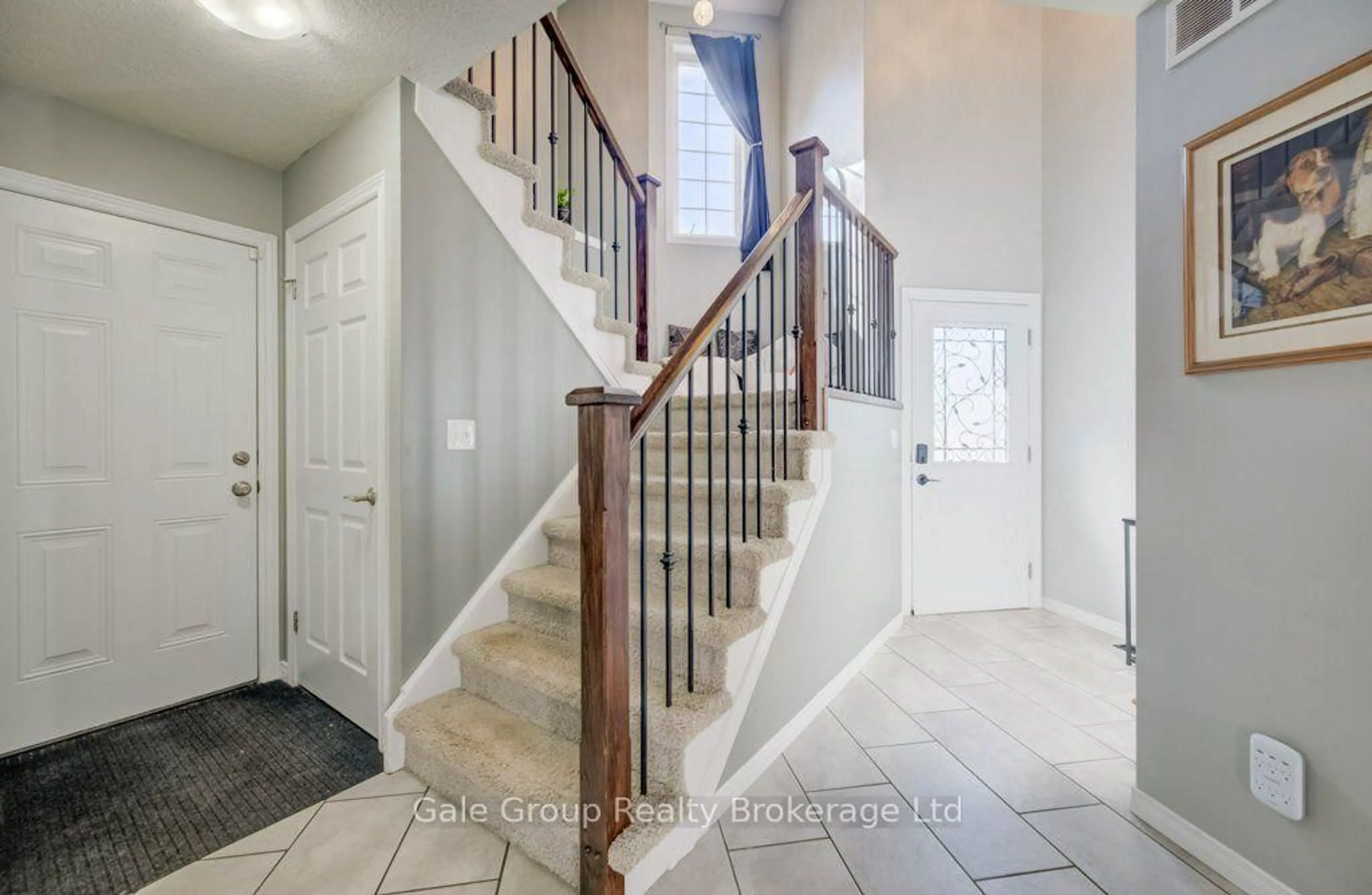 Indoor entryway for 468 Champlain Ave, Woodstock Ontario N4V 0A7