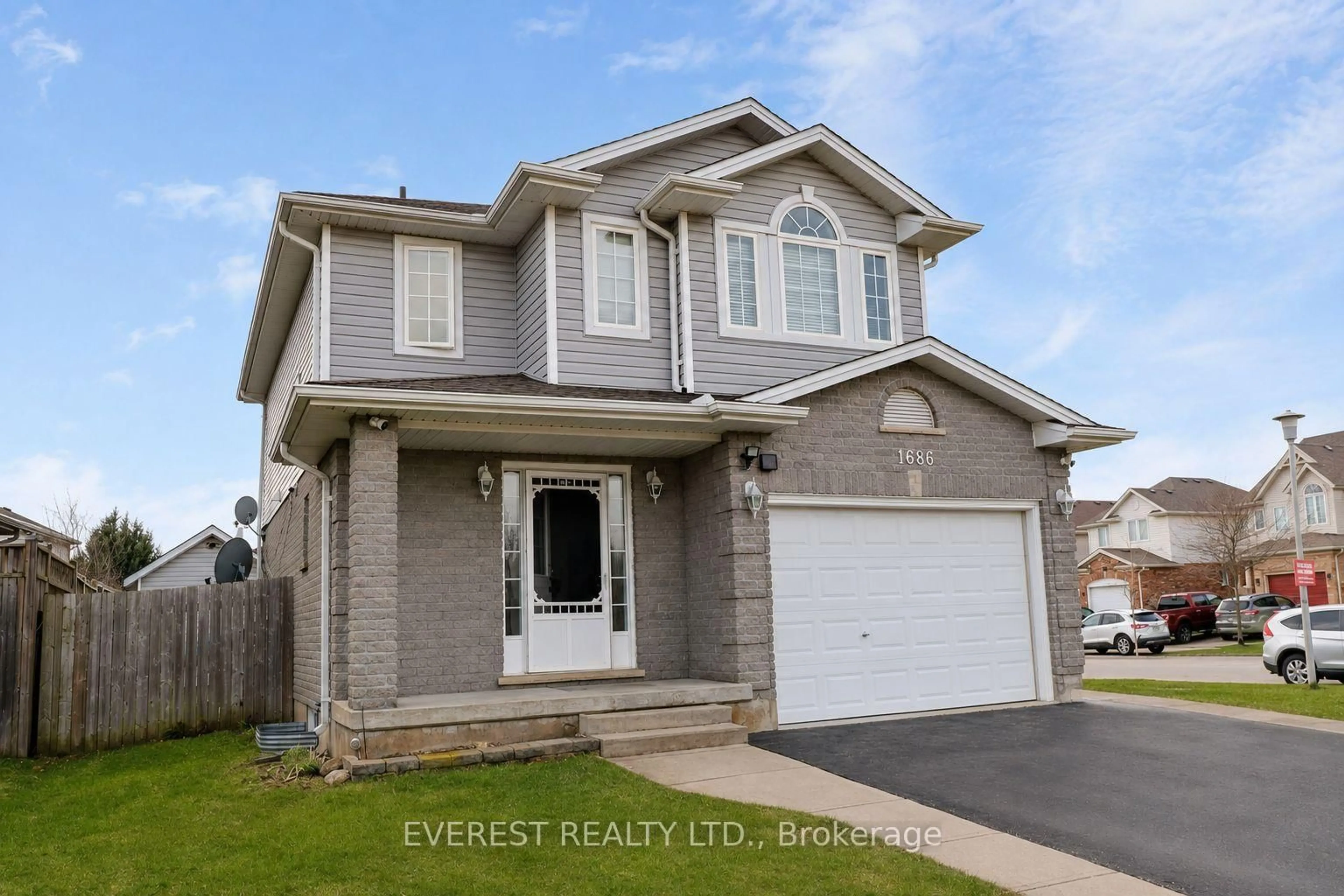 Home with vinyl exterior material, street for 1686 Blackmaple Cres, London East Ontario N5Y 6L6