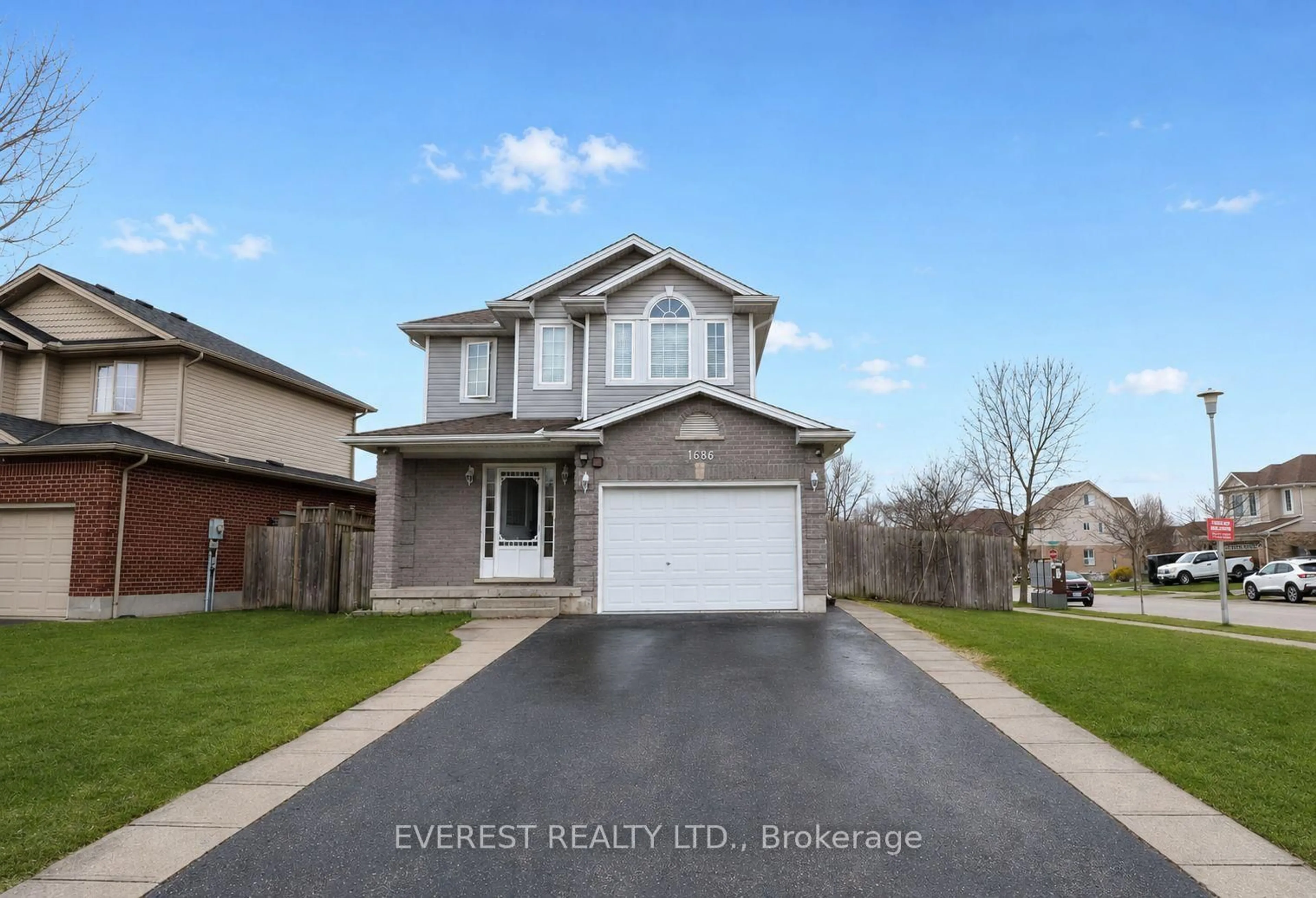Home with vinyl exterior material, street for 1686 Blackmaple Cres, London East Ontario N5Y 6L6