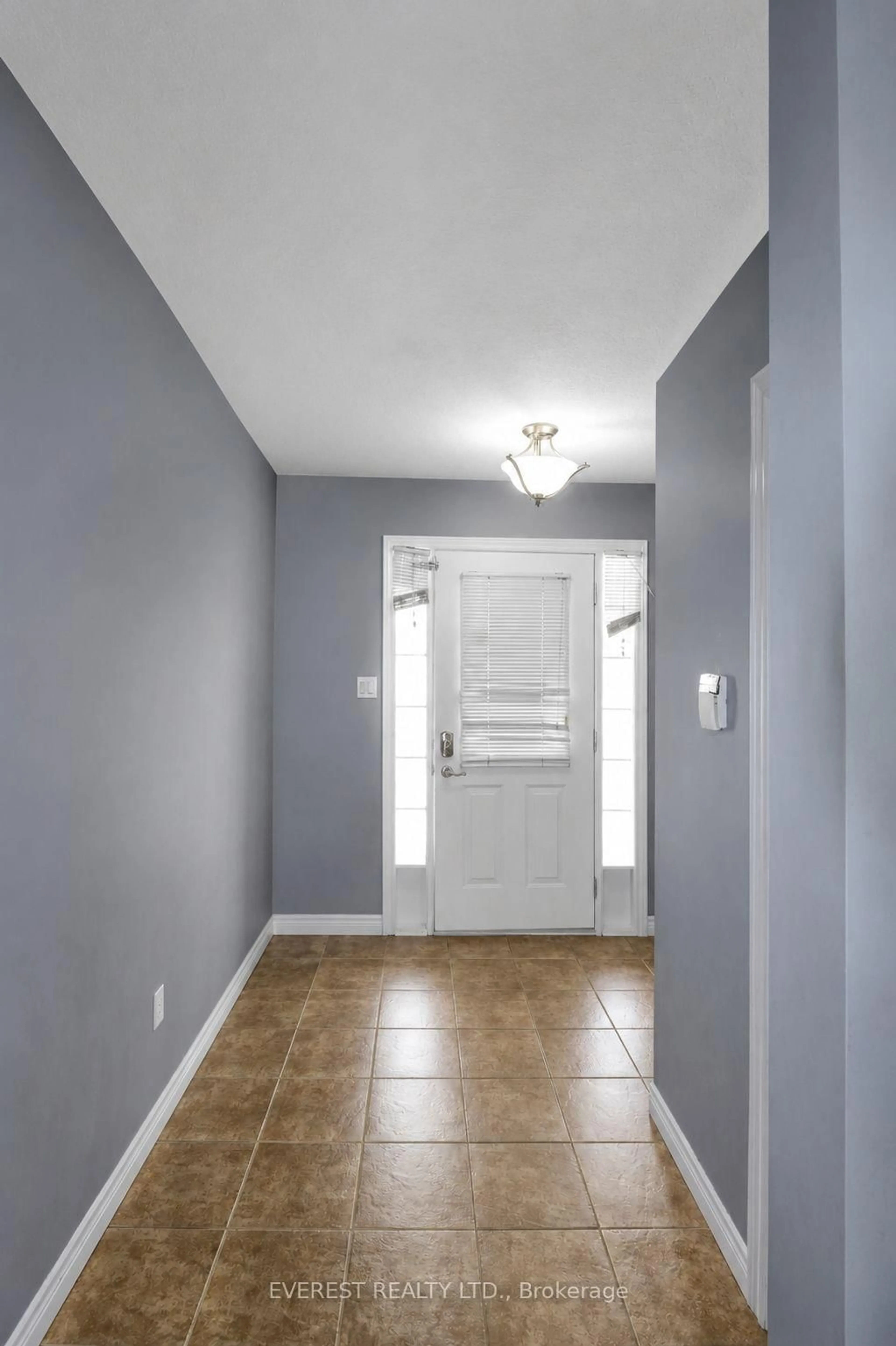 Indoor entryway for 1686 Blackmaple Cres, London East Ontario N5Y 6L6