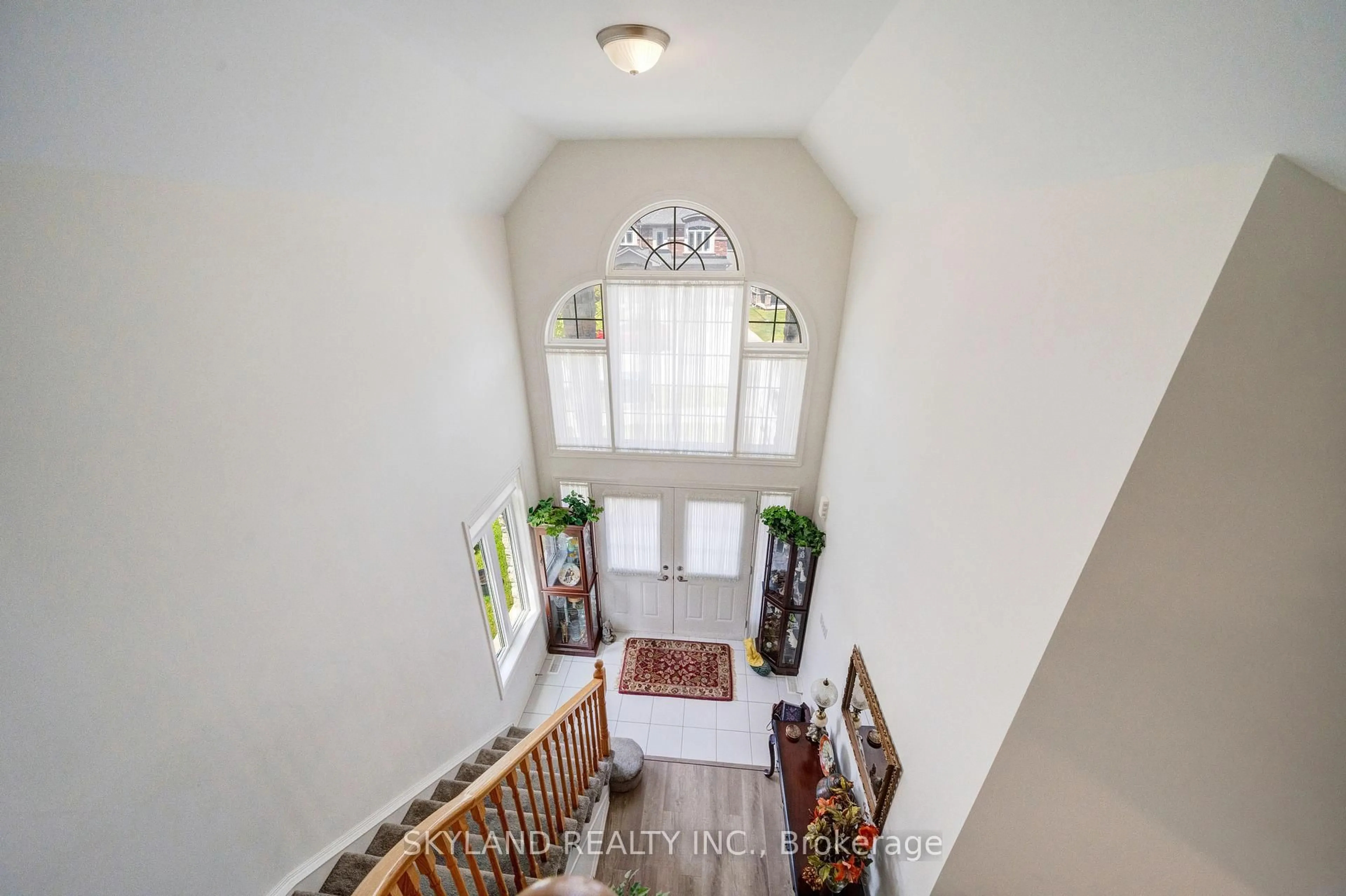 Indoor entryway for 1487 Marina Dr, Fort Erie Ontario L2A 0C7