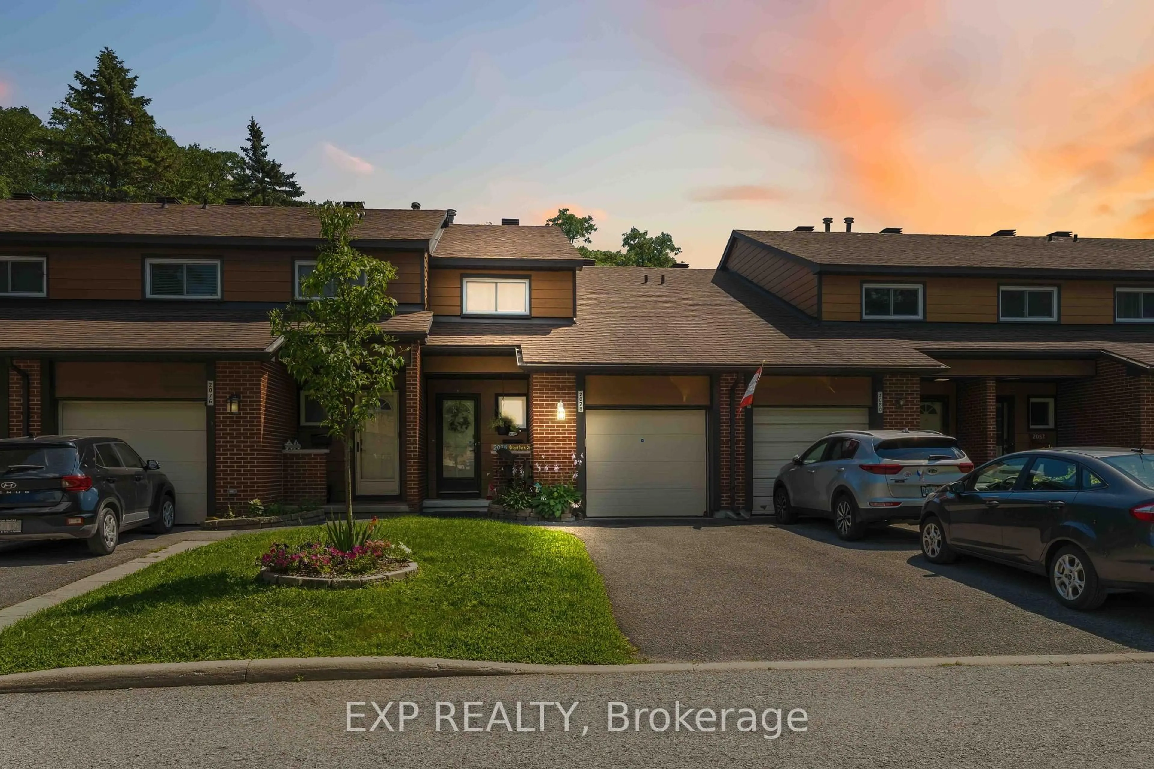 A pic from outside/outdoor area/front of a property/back of a property/a pic from drone, street for 2078 Orient Park Dr #52, Ottawa Ontario K1B 4V9