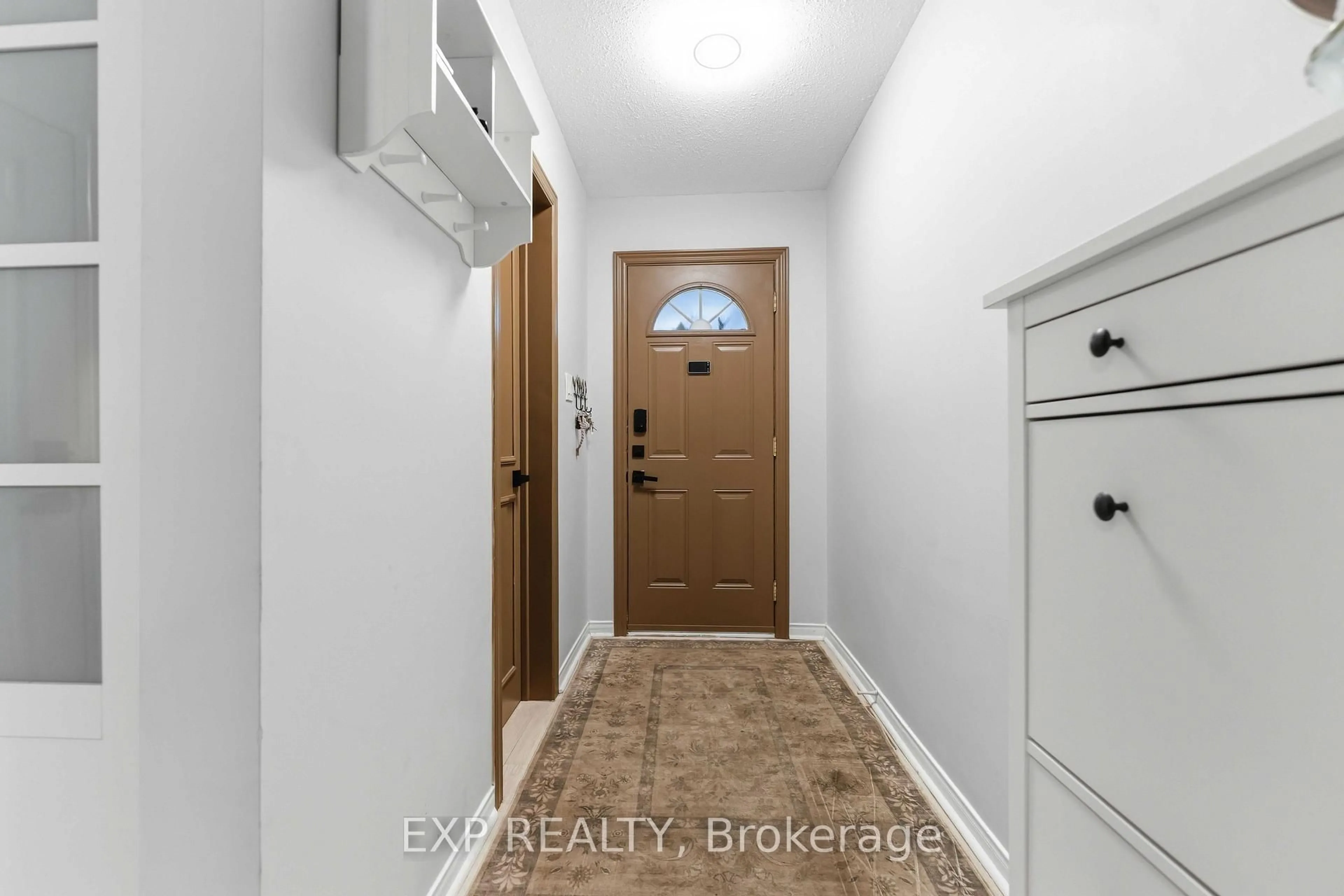 Indoor entryway for 2078 Orient Park Dr #52, Ottawa Ontario K1B 4V9
