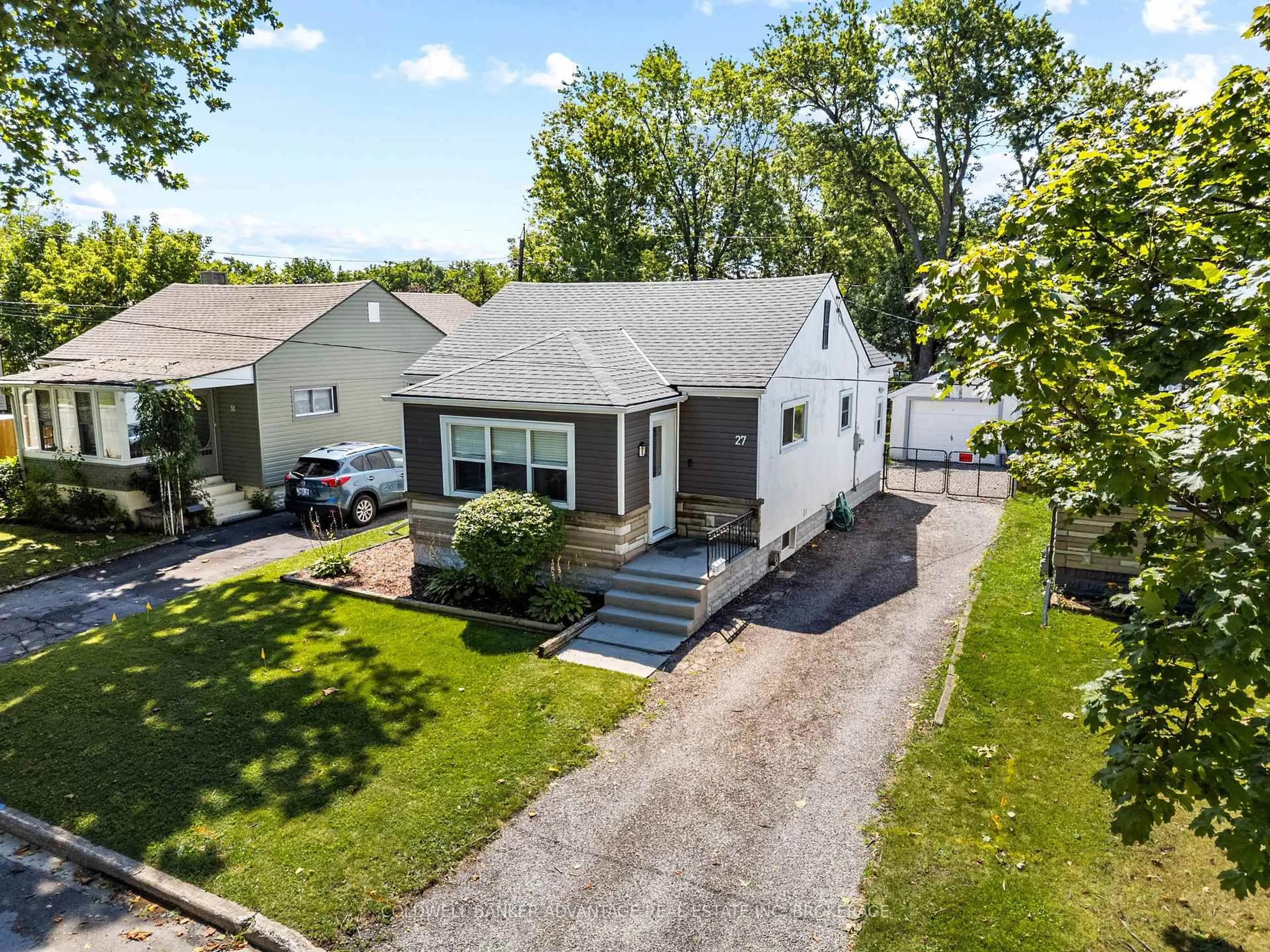 A pic from outside/outdoor area/front of a property/back of a property/a pic from drone, street for 27 Achilles Ave, Welland Ontario L3B 4S3