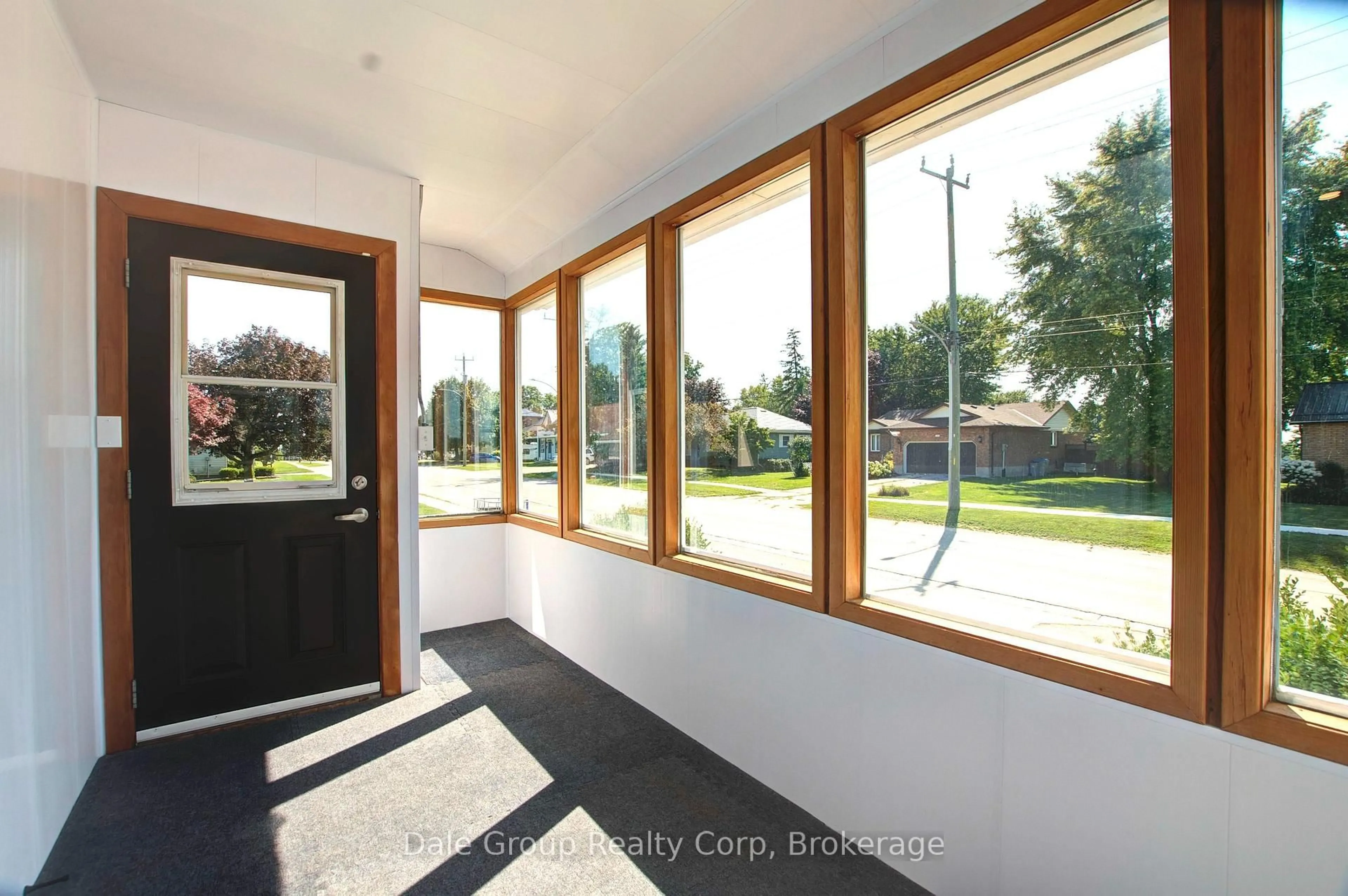 Indoor entryway for 293 Albert St, Central Huron Ontario N0M 1L0