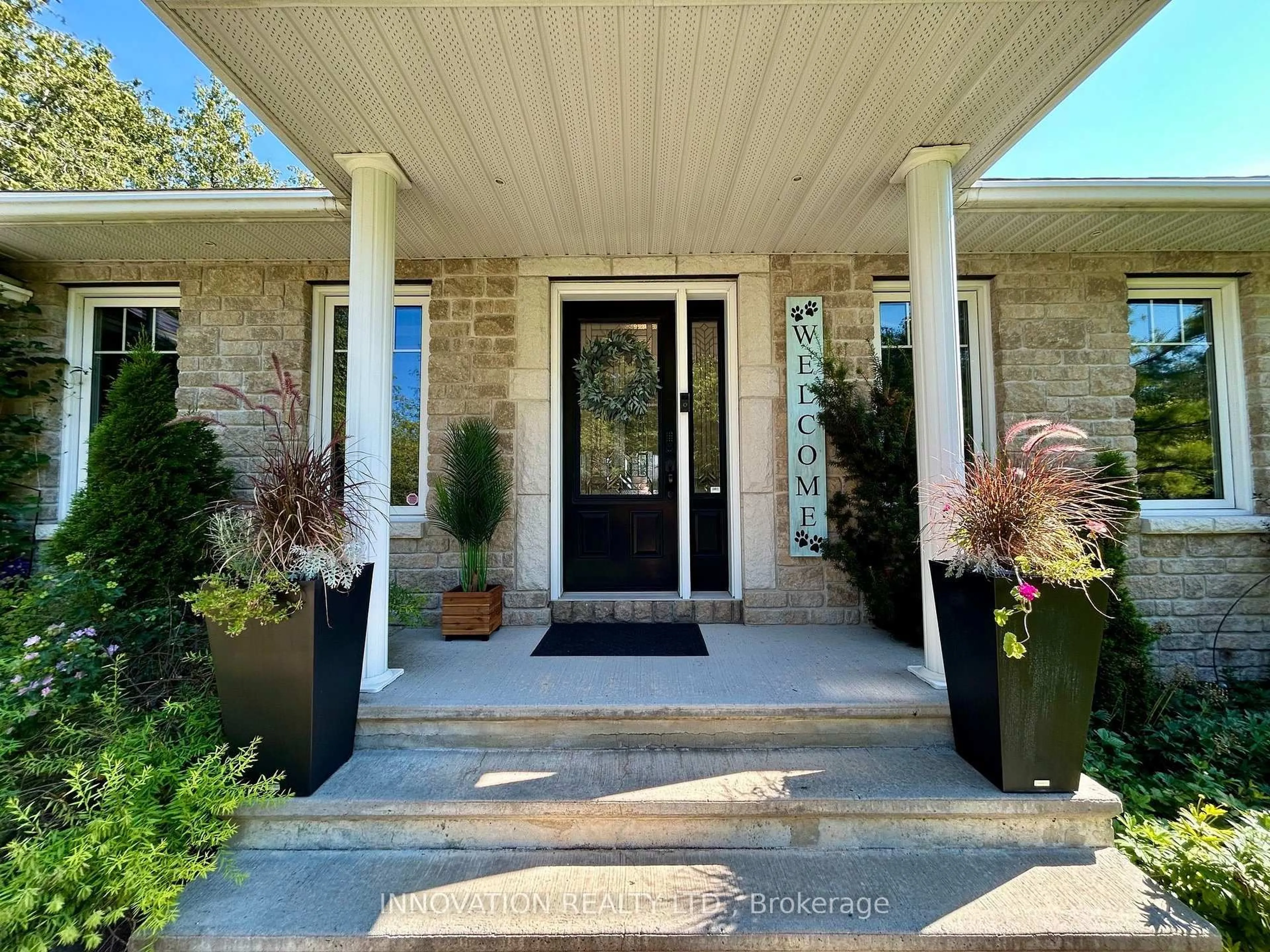 Indoor entryway for 752 Corkery Rd, Carp Ontario K0A 1L0