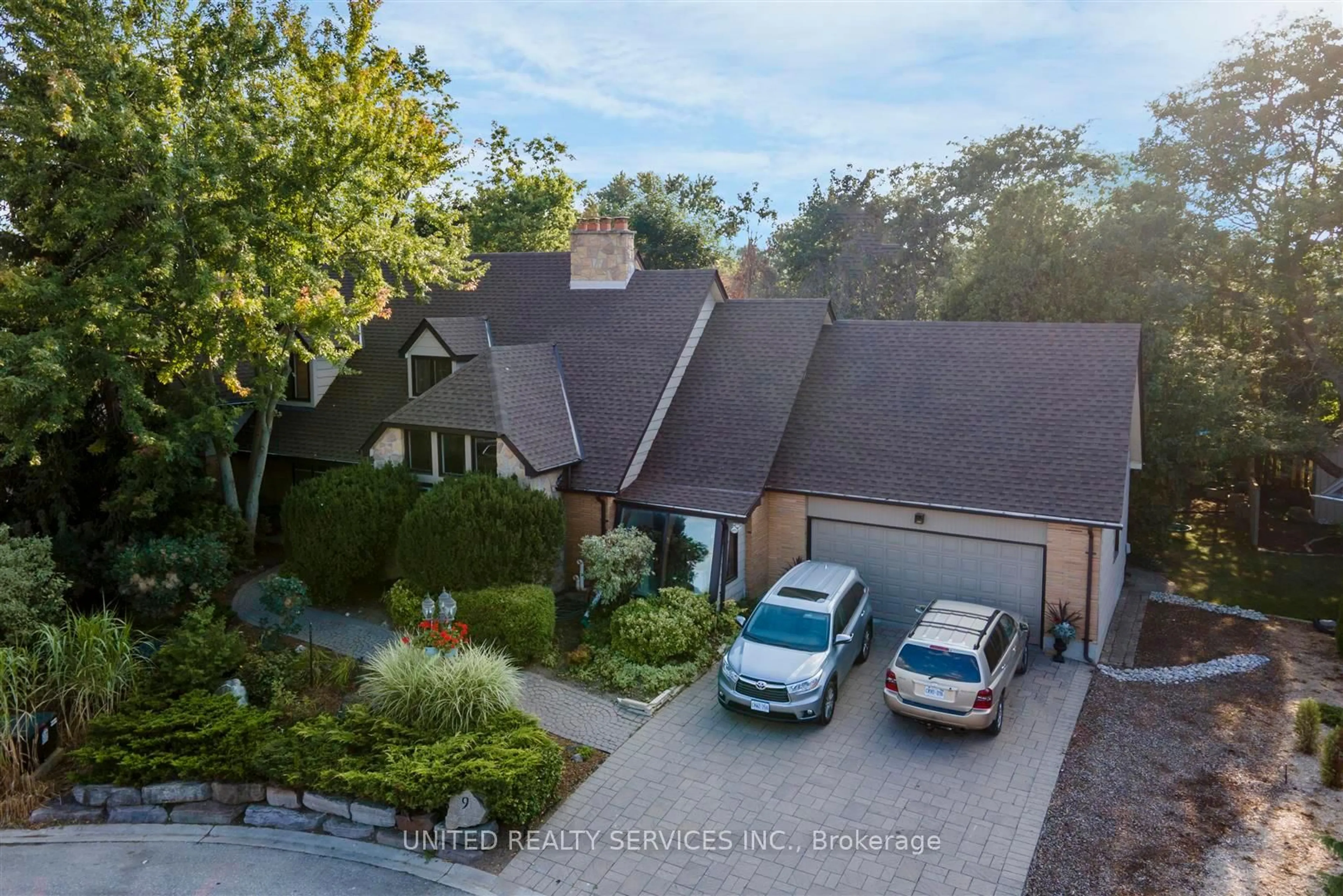 A pic from outside/outdoor area/front of a property/back of a property/a pic from drone, street for 1777 HIGHBURY Ave #9, London North Ontario N5X 3Z4
