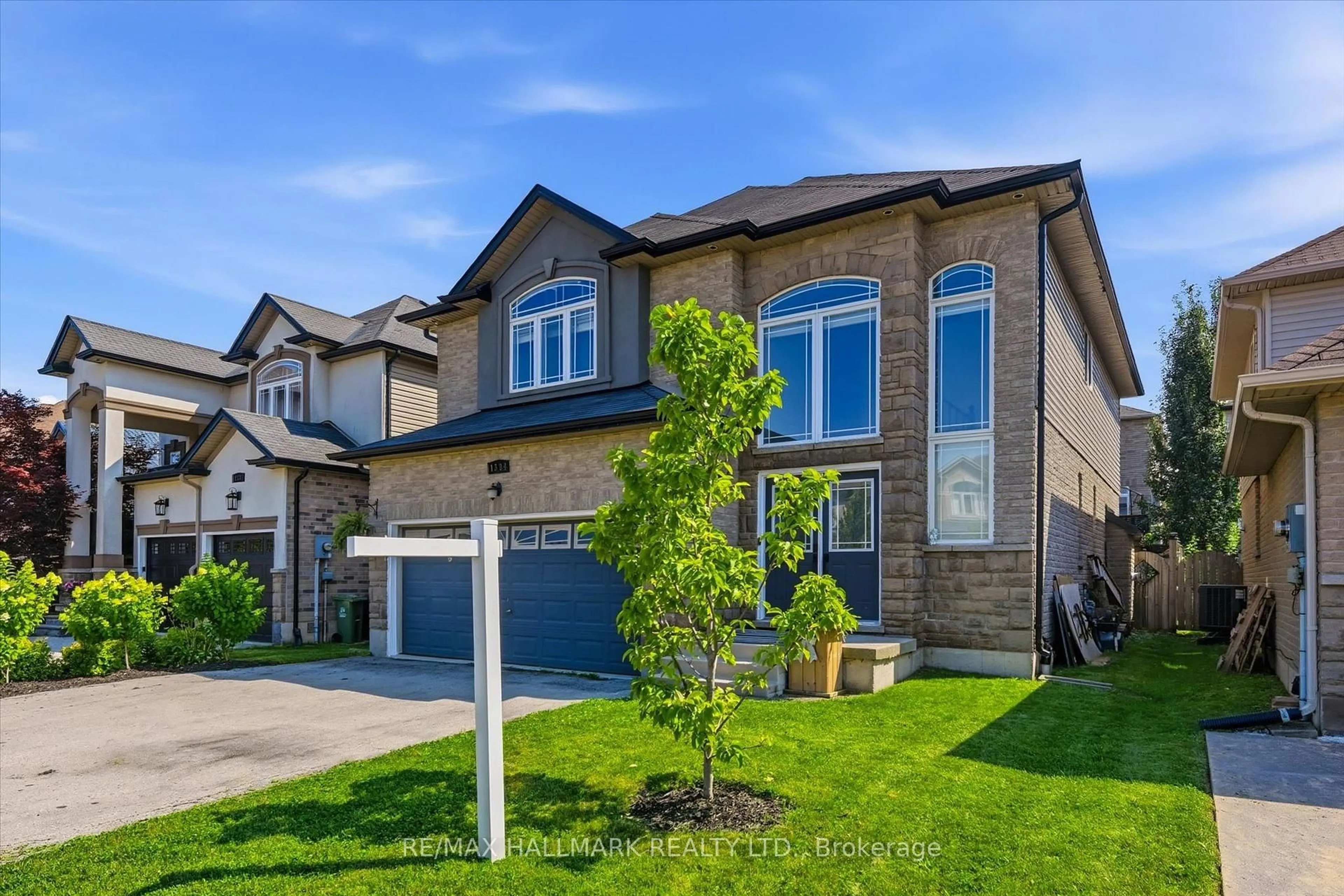 Home with brick exterior material, street for 1334 Upper Paradise Rd, Hamilton Ontario L9B 0C3