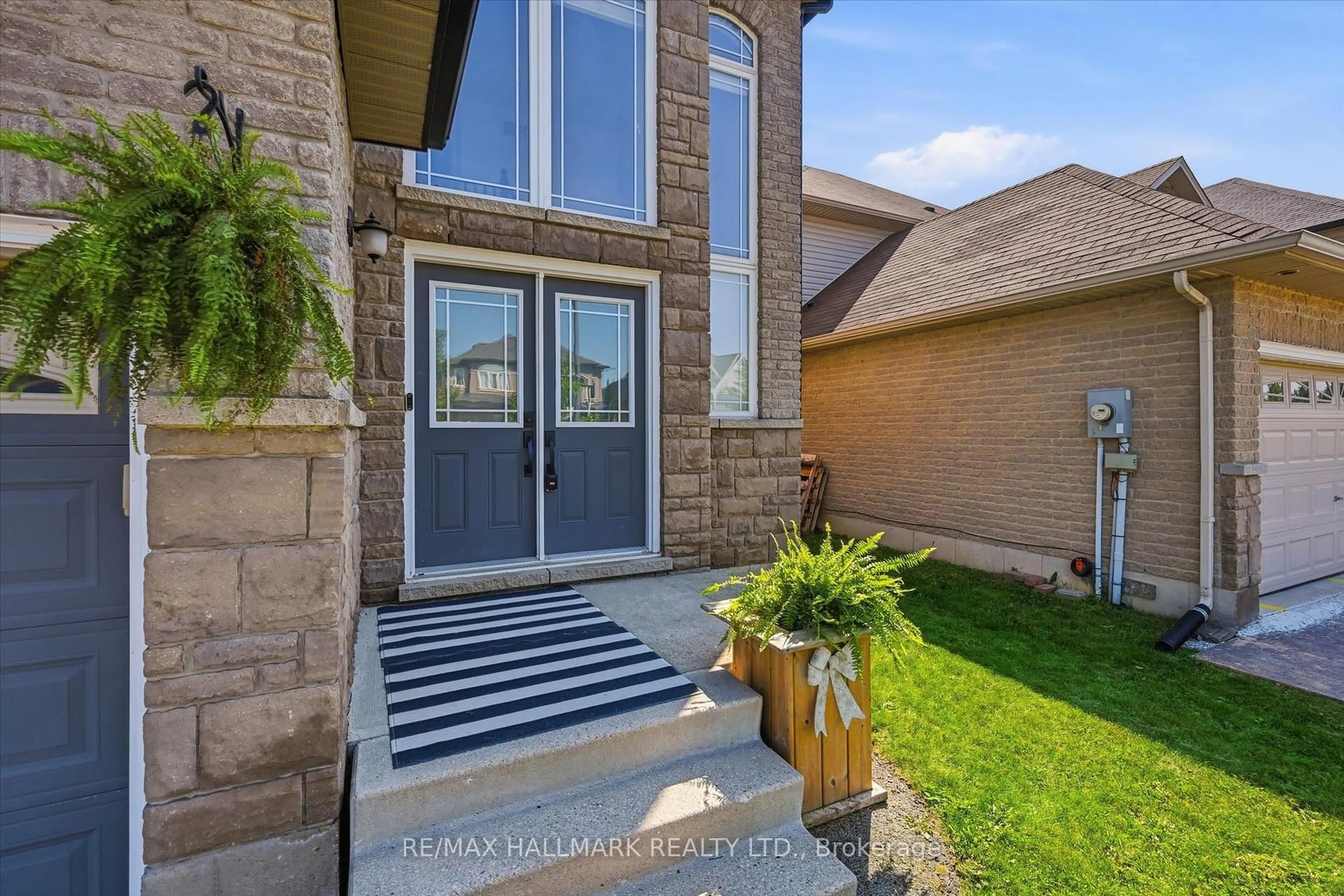 Home with brick exterior material, street for 1334 Upper Paradise Rd, Hamilton Ontario L9B 0C3