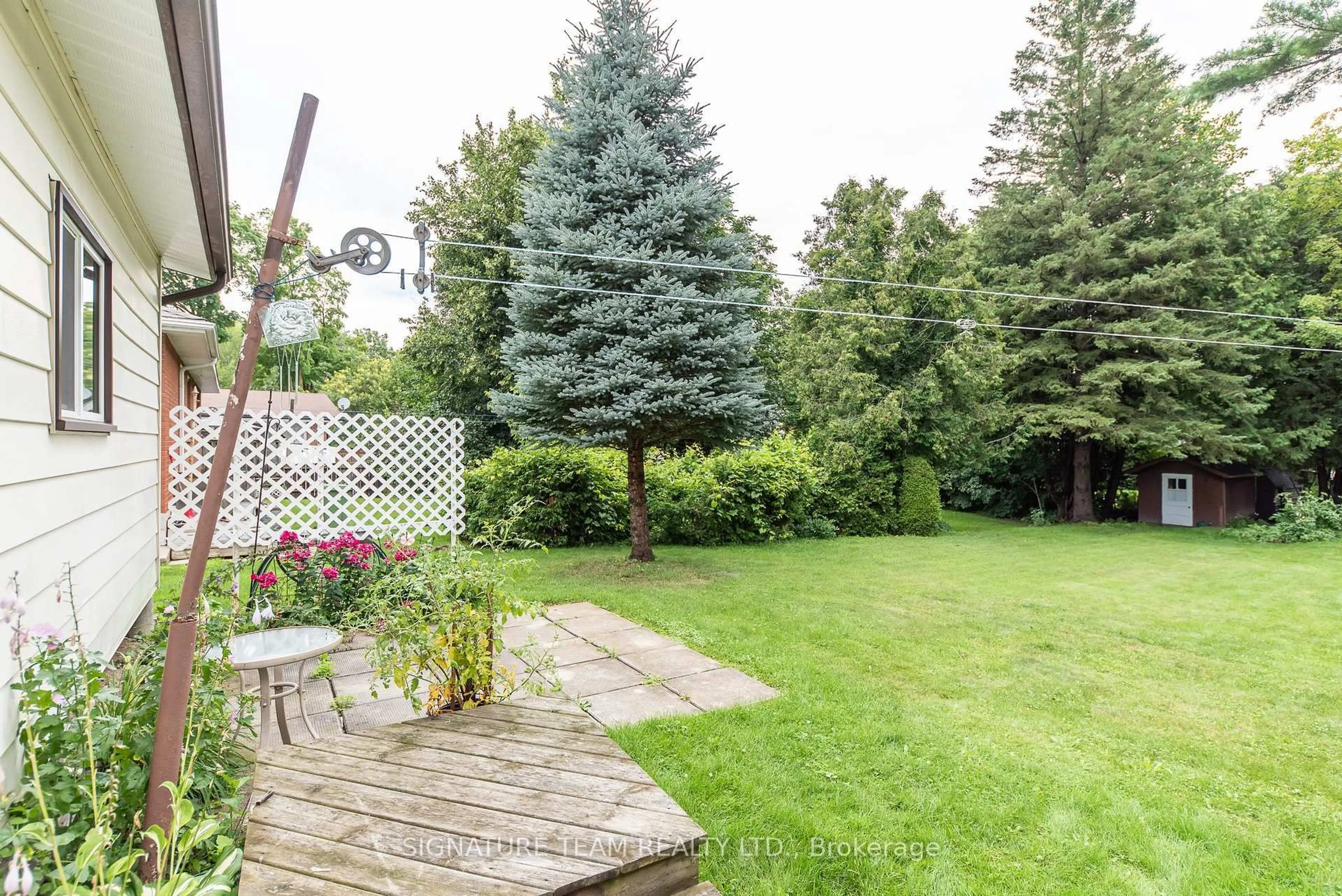 Patio, forest/trees view for 259 Peter St, Pembroke Ontario K8A 1R1