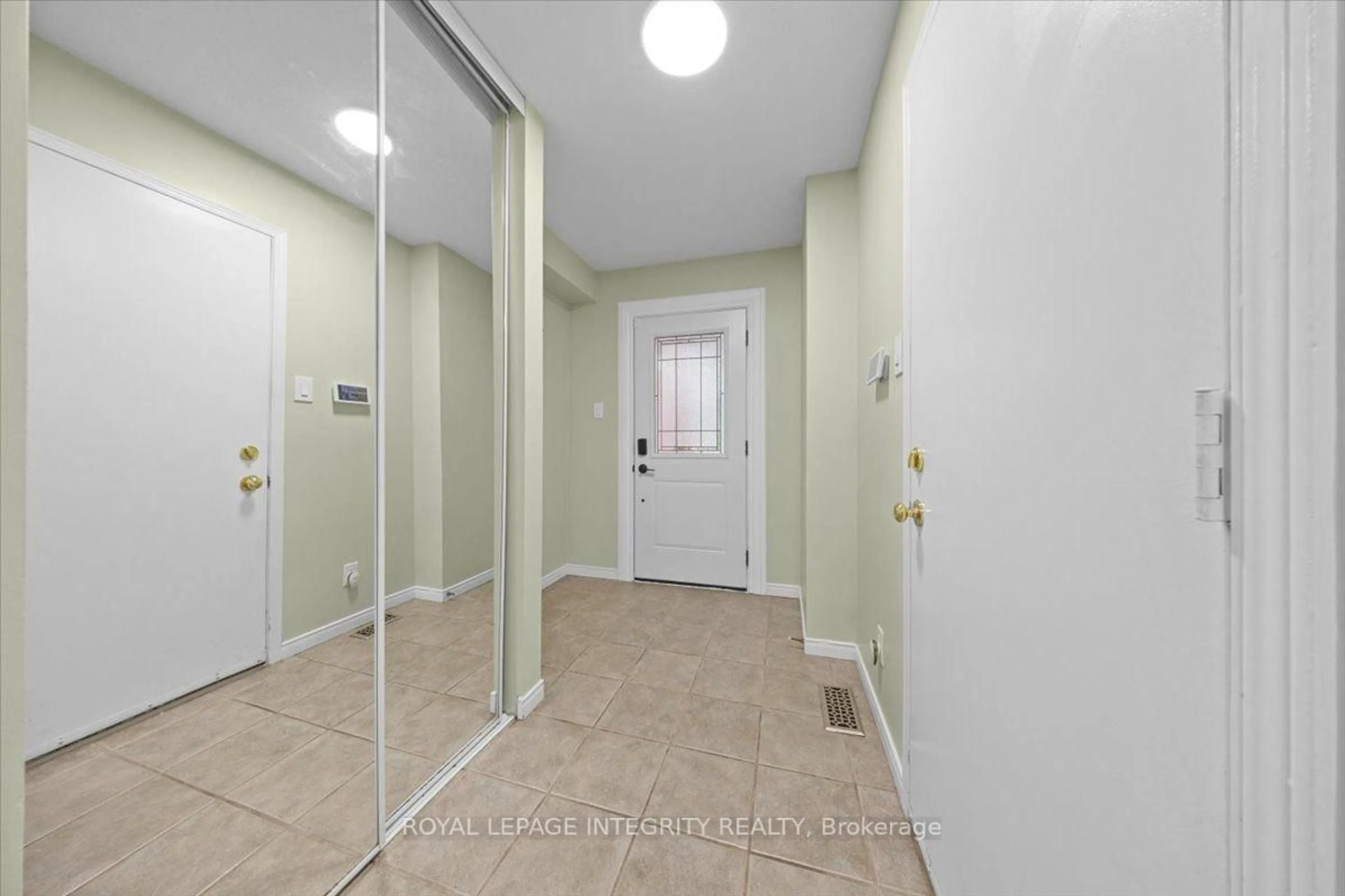 Indoor entryway for 69 ROYAL FIELD Cres, Ottawa Ontario K2J 4C9