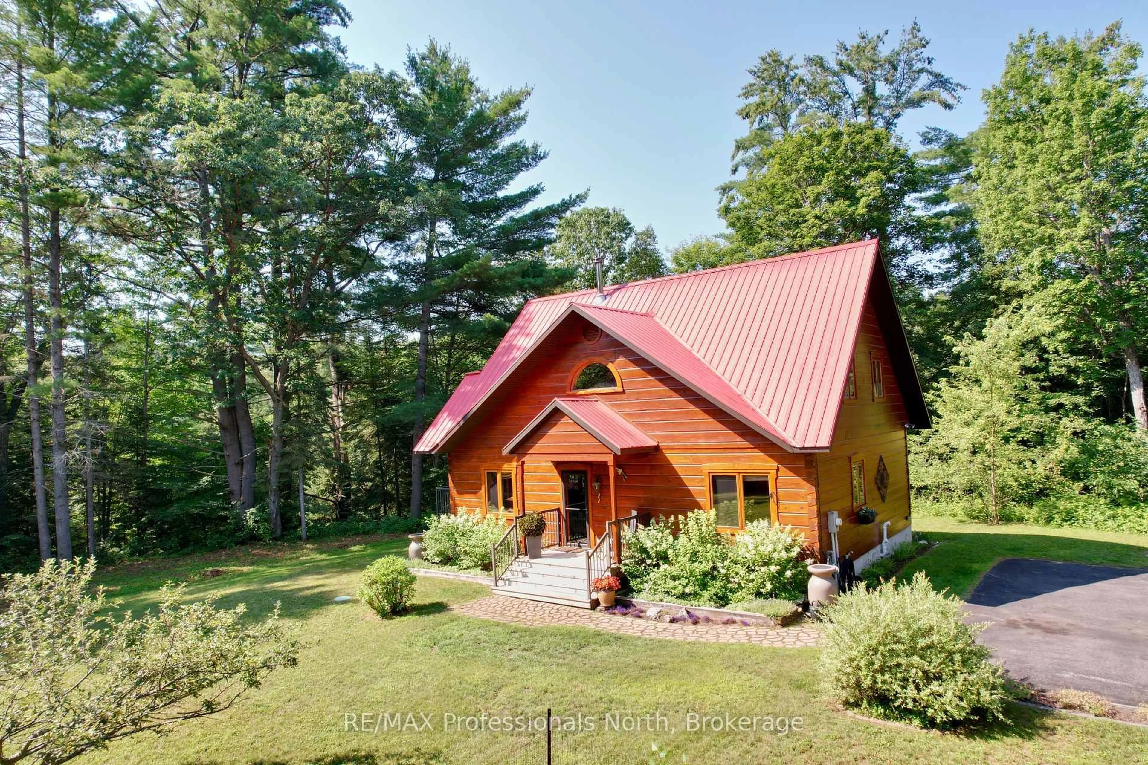 A pic from outside/outdoor area/front of a property/back of a property/a pic from drone, unknown for 242 Deer Lake Rd, Huntsville Ontario P0B 1L0