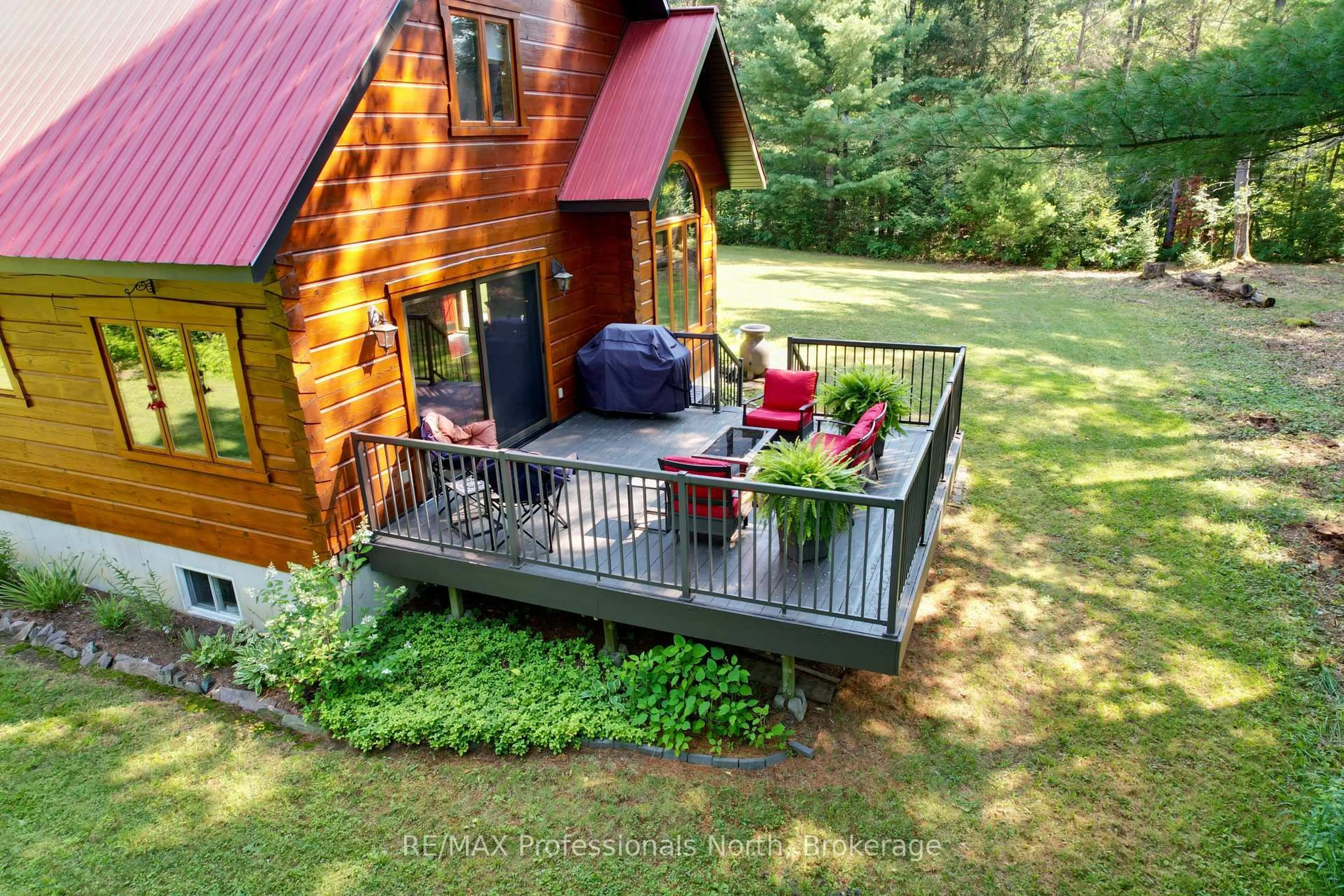 Patio, unknown for 242 Deer Lake Rd, Huntsville Ontario P0B 1L0