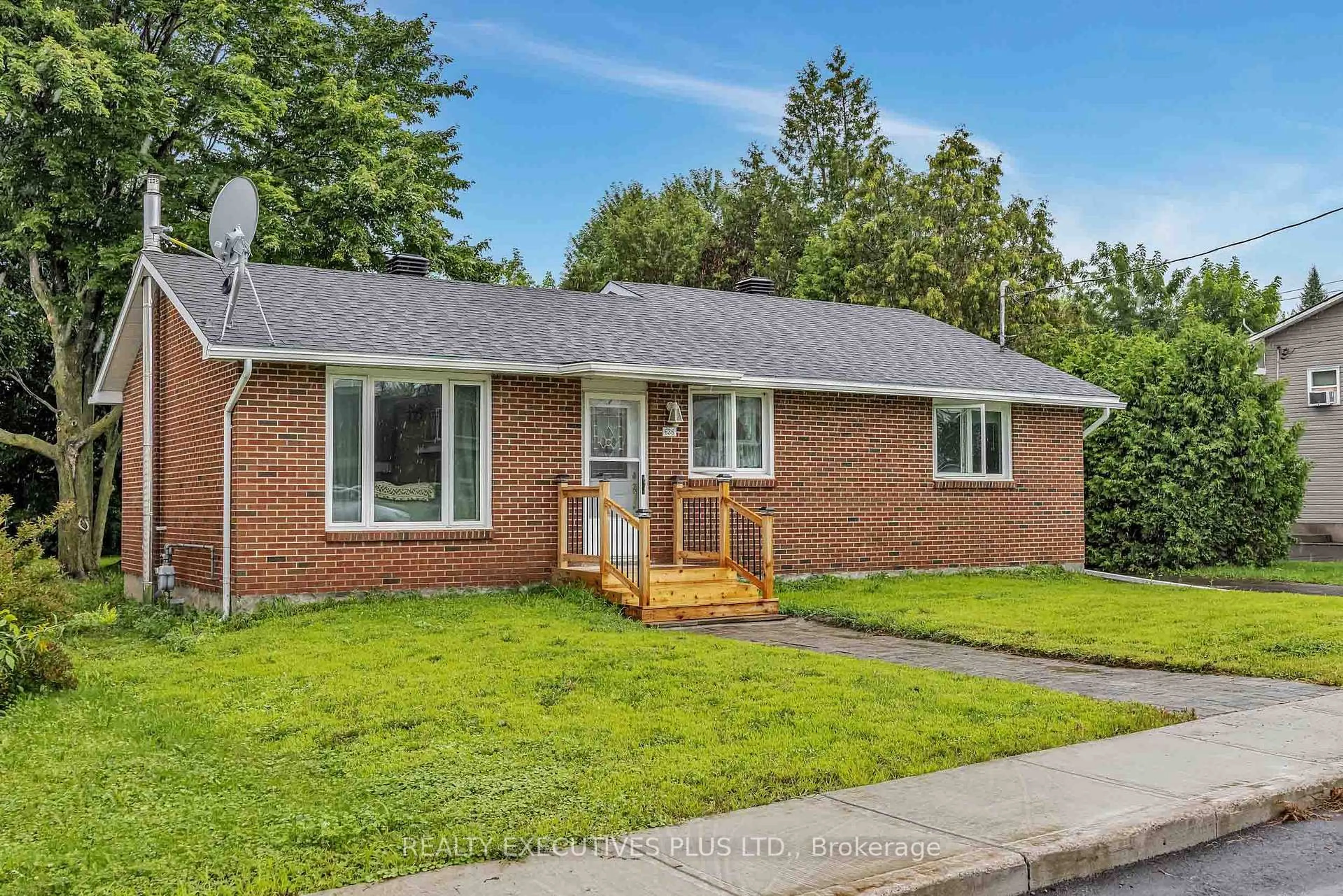 Home with brick exterior material, street for 636 Water St, Alfred and Plantagenet Ontario K0B 1L0