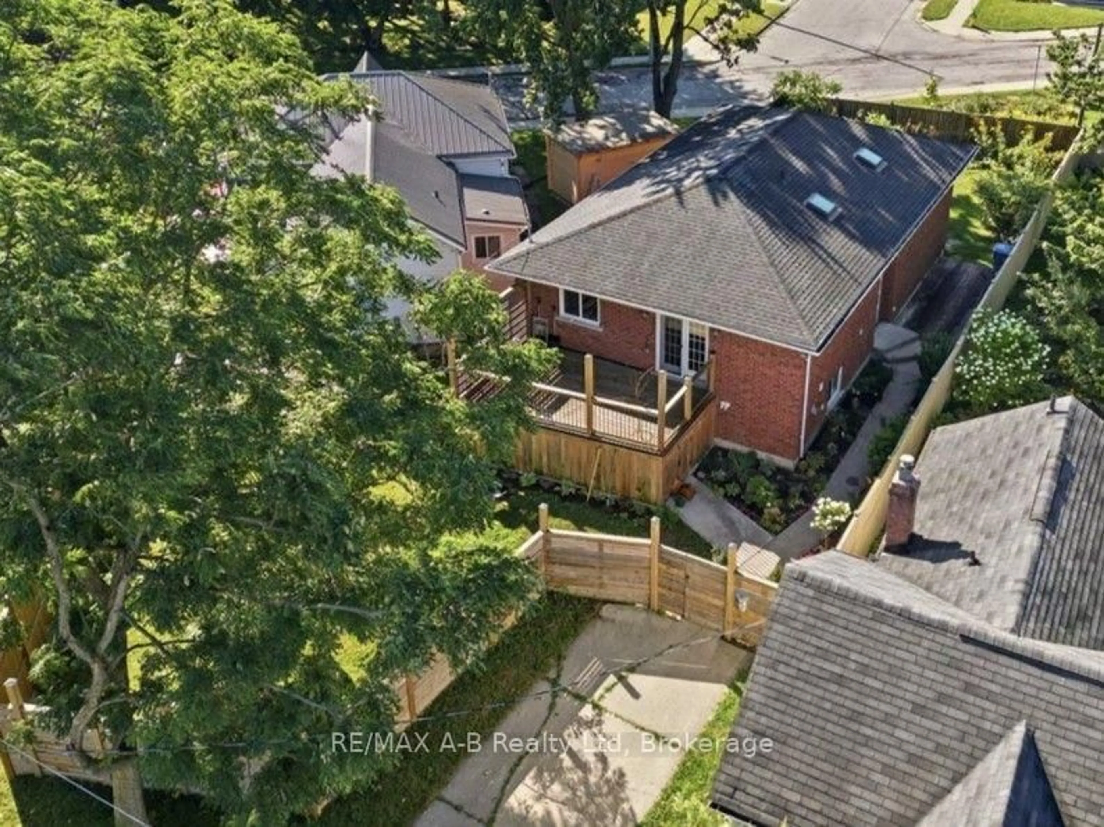 A pic from outside/outdoor area/front of a property/back of a property/a pic from drone, unknown for 15 Railway St, Stratford Ontario N5A 2H8
