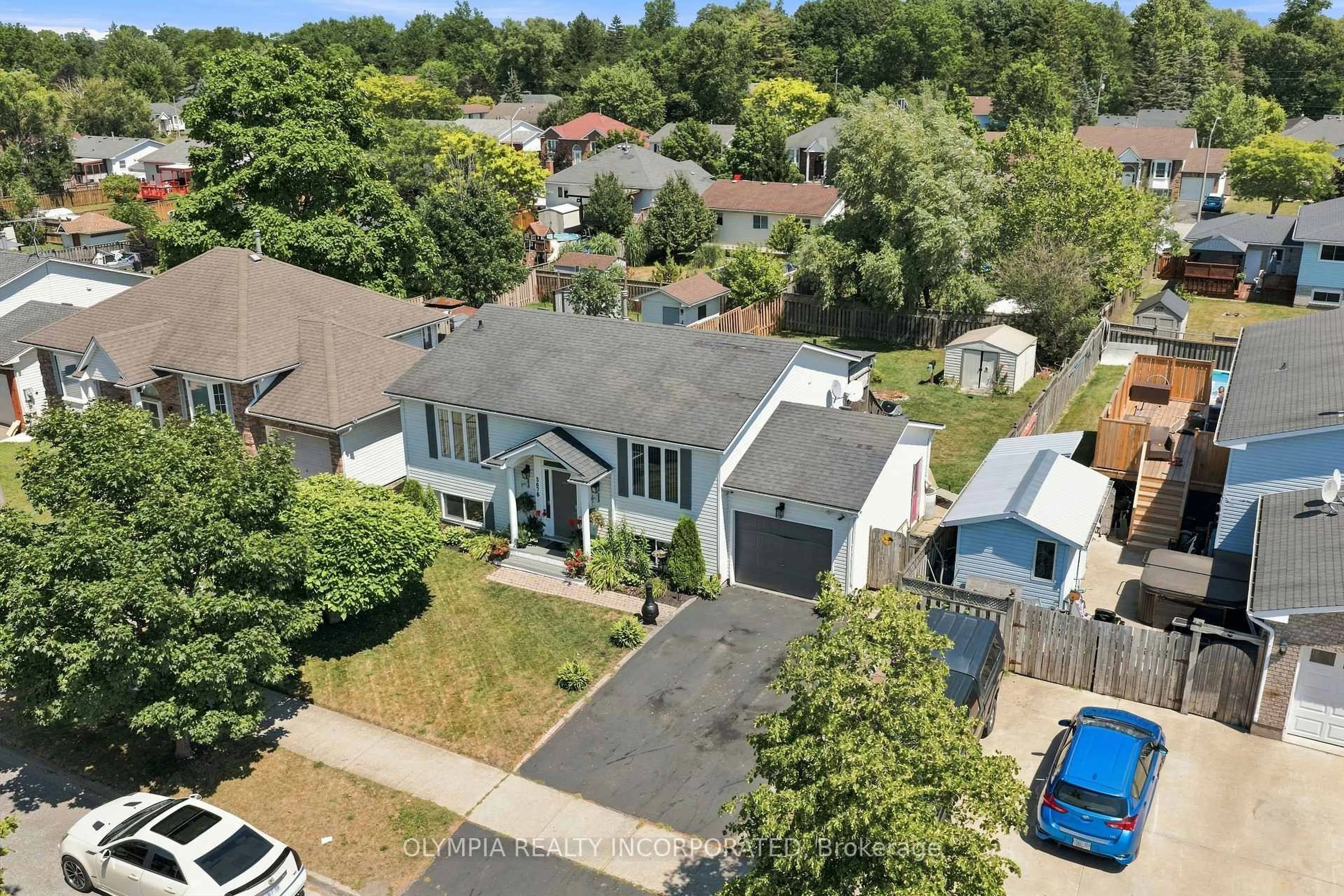 A pic from outside/outdoor area/front of a property/back of a property/a pic from drone, street for 3676 Black Creek Rd, Fort Erie Ontario L0S 1S0