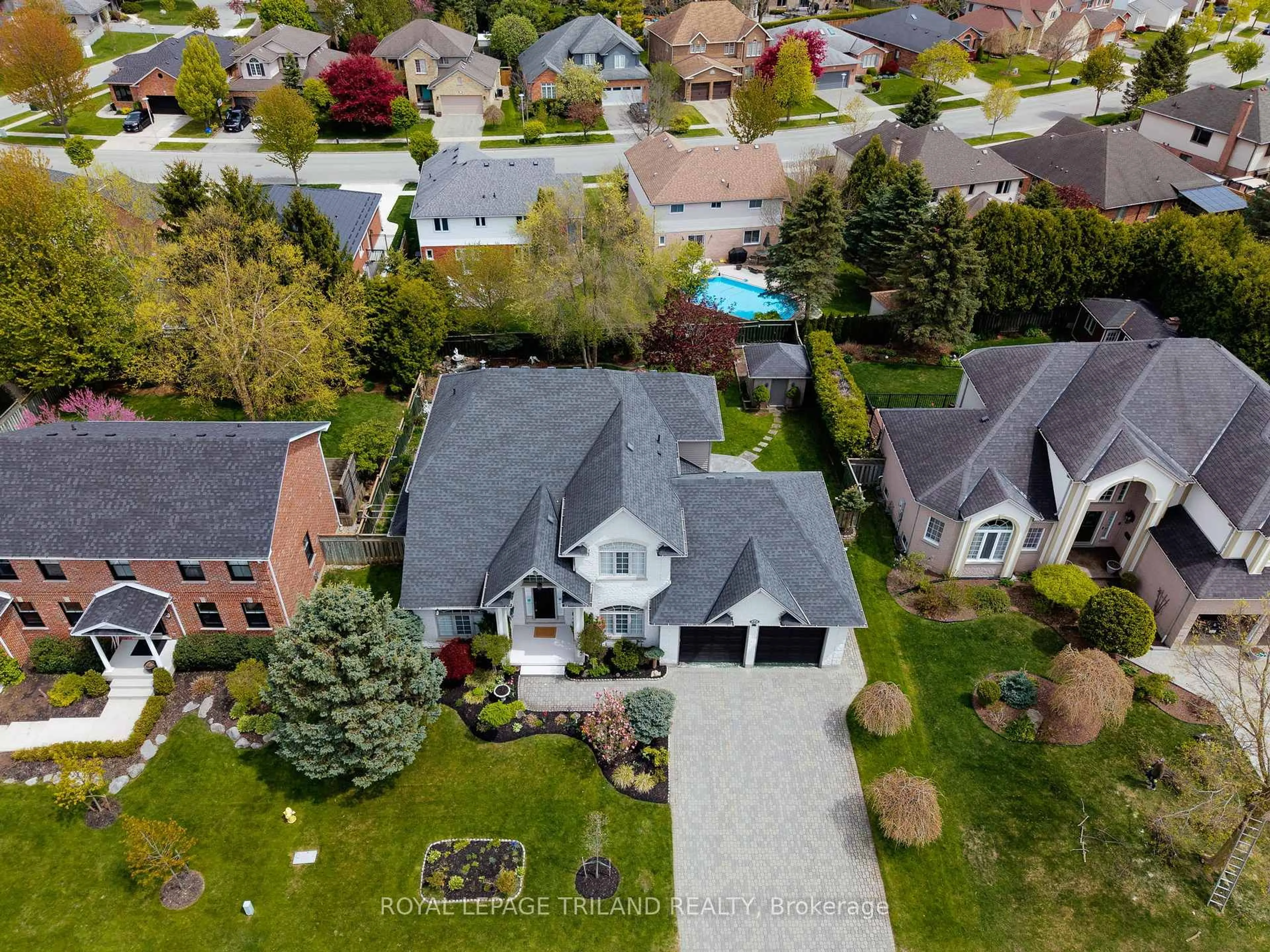 A pic from outside/outdoor area/front of a property/back of a property/a pic from drone, street for 56 Glenridge Cres, London North Ontario N6G 4W6