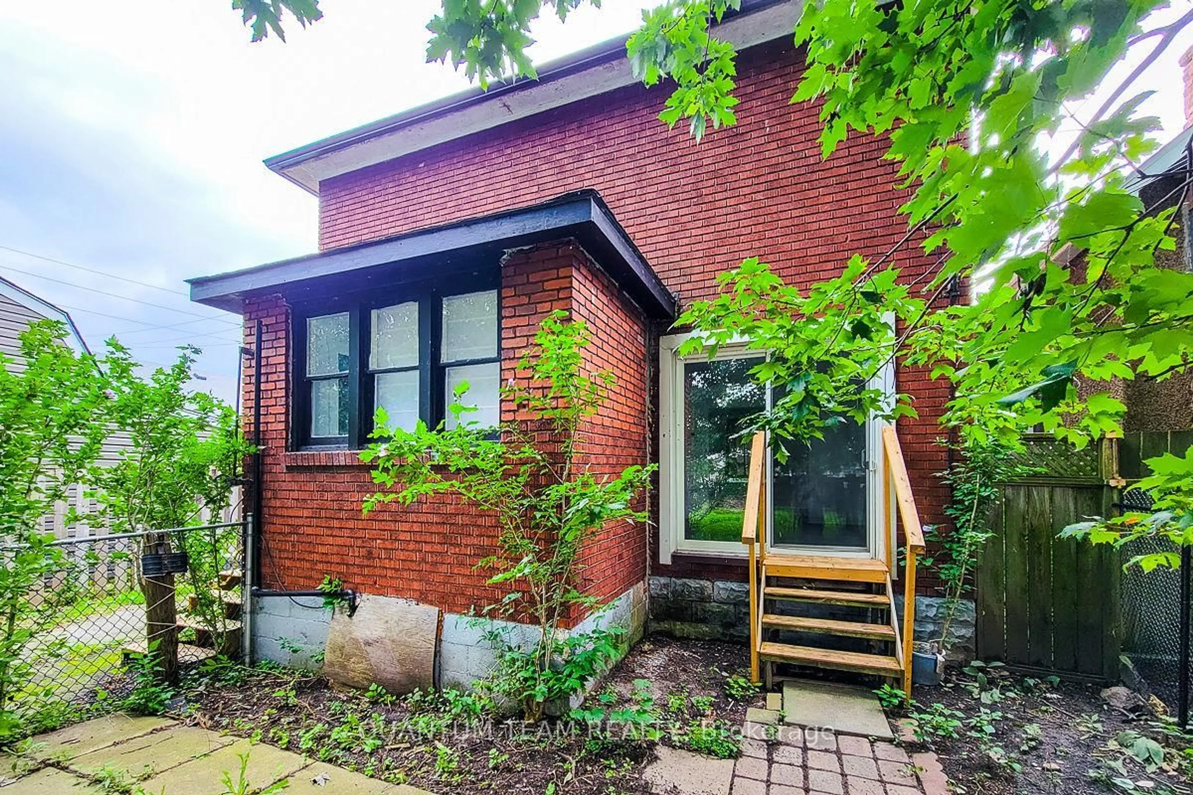 Home with brick exterior material, street for 246 Davis St, Port Colborne Ontario L3K 1Z3